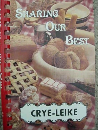 Sharing Our Best [Cookbook] [Spiral-bound] Cry-Leike friends and family by null