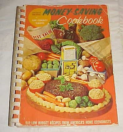 Money-saving Cookbook Favorite Recipes of Home Economics Teachers 900 Low Budget Recipes 1971 by Home Economics Teachers