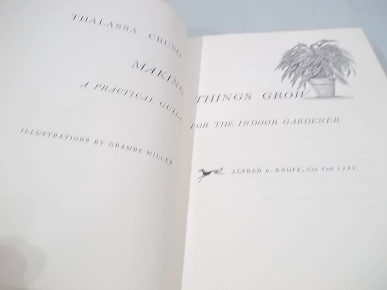 Making Things Grow, A Practical Guide for the Indoor Gardener [Hardcover] Cruso, Thalassa, Illustrated by Miller, Grambs by null