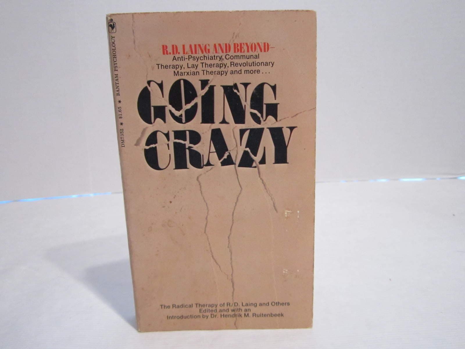 Going Crazy: the Radical Therapy of R. D. Laing and Others [Mass Market Paperback] Dr. Hendrik M. Ruitenbeek (editor) by null