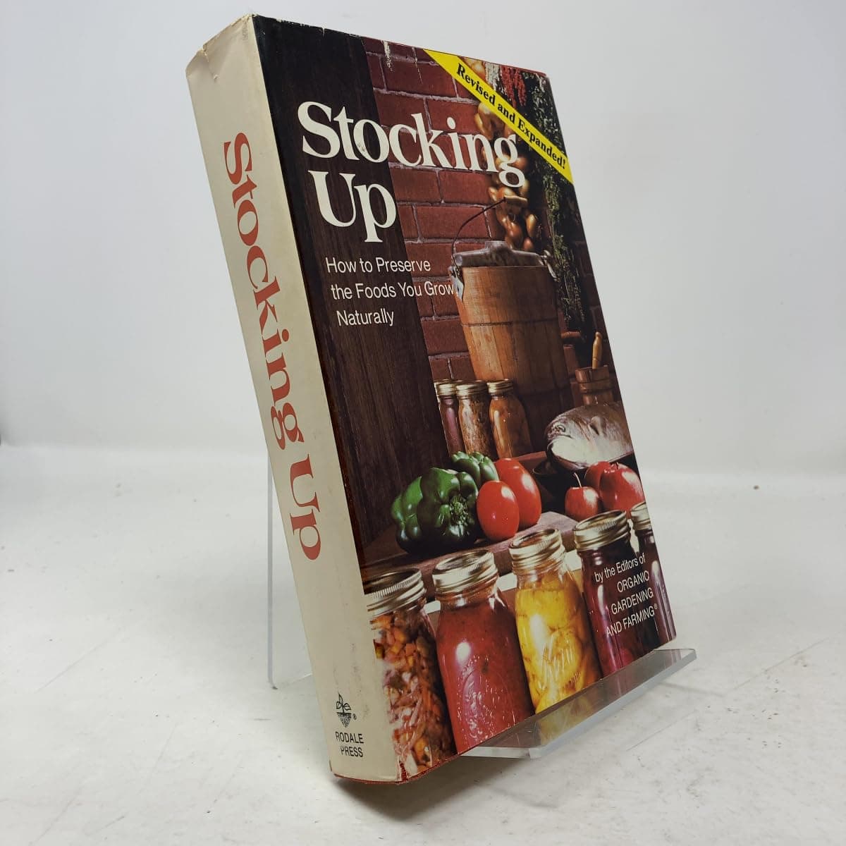 Stocking Up: How to Preserve the Foods You Grow Naturally [Hardcover] Organic Gardening and Farming Staff by null
