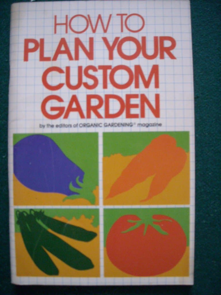 How to Plan Your Custom Garden [Paperback] Editors of Organic Gardening Magazine by null