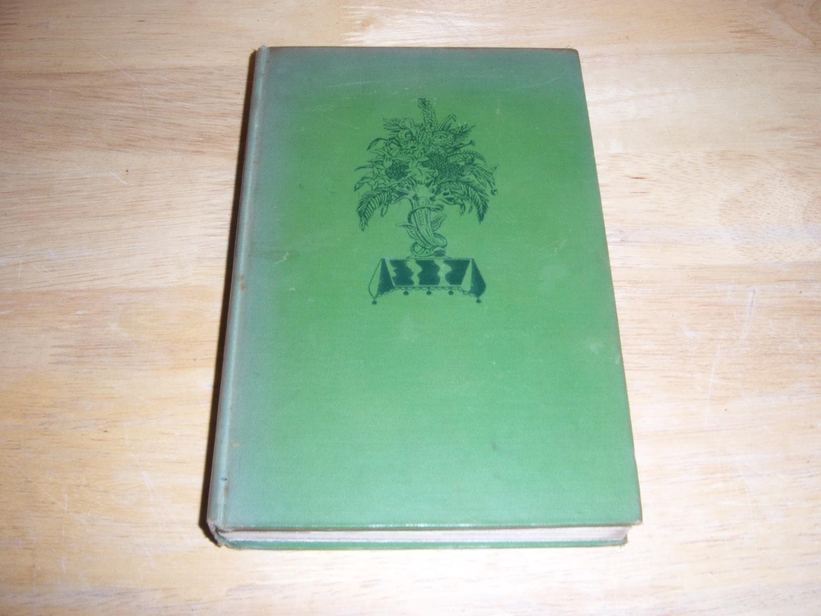 Favorite Poems of Henry Wadsworth Longfellow / With an Introduction By Henry Seidal Canby and Illustrations By Edward a. Wilson [Hardcover] Longfellow, Henry Wadsworth (1807-1882) by null