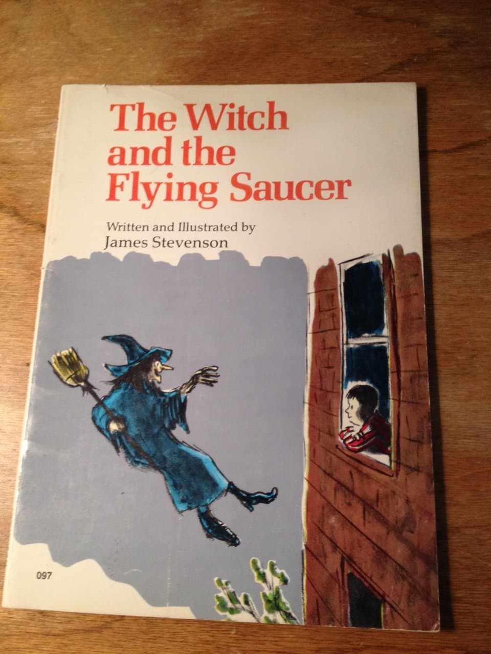 The Witch and the Flying Saucer [Paperback] James Stevenson by null