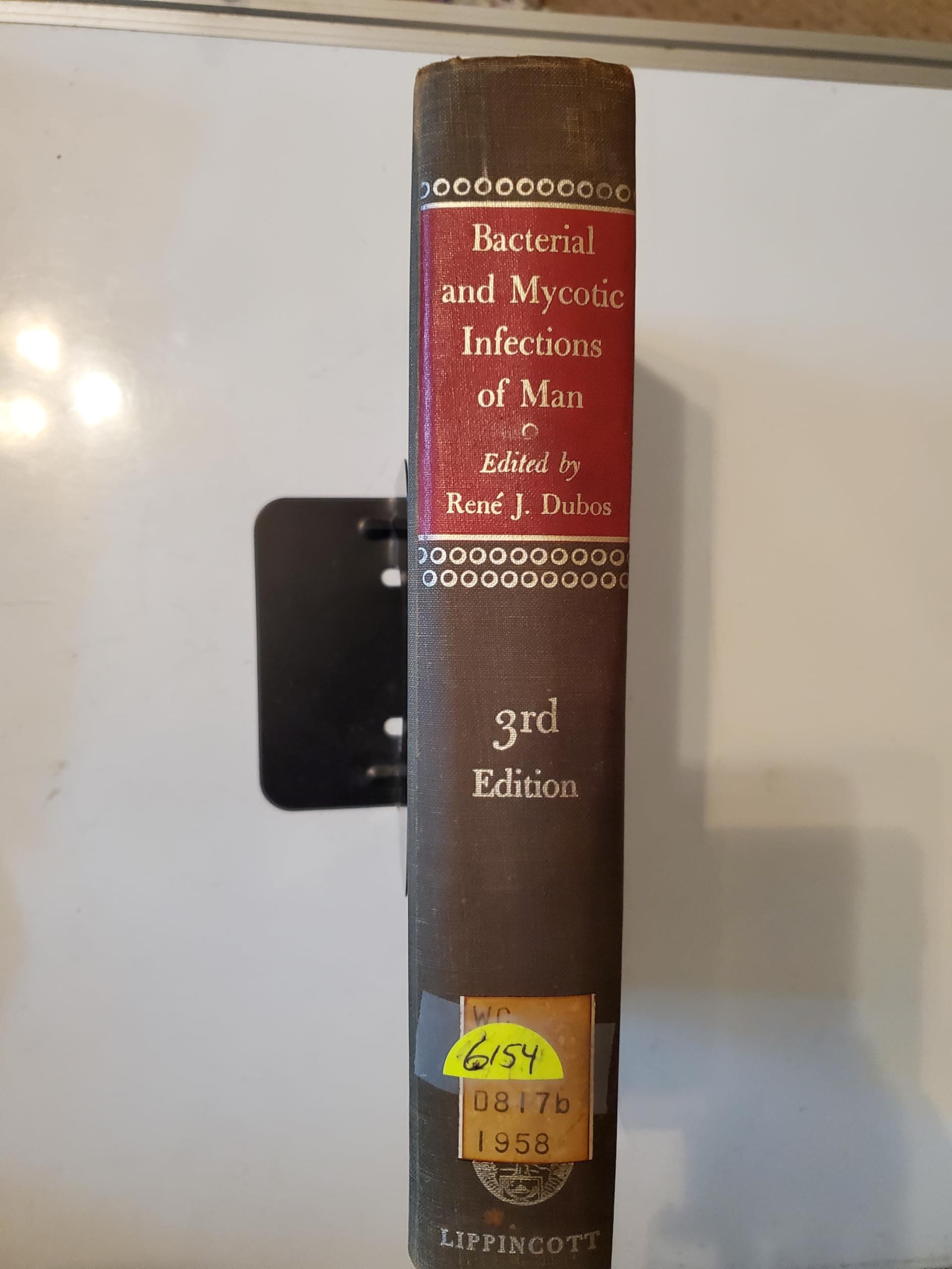 Bacterial and Mycotic Infections of Man [Hardcover] Dubos, Rene J. by null