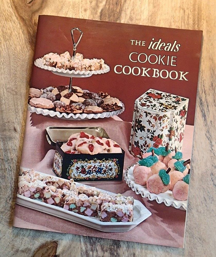 The ideals Cookie Cookbook [Paperback] Darlene Kronschnable; Maryjane Hooper Tonn (Editor) by null