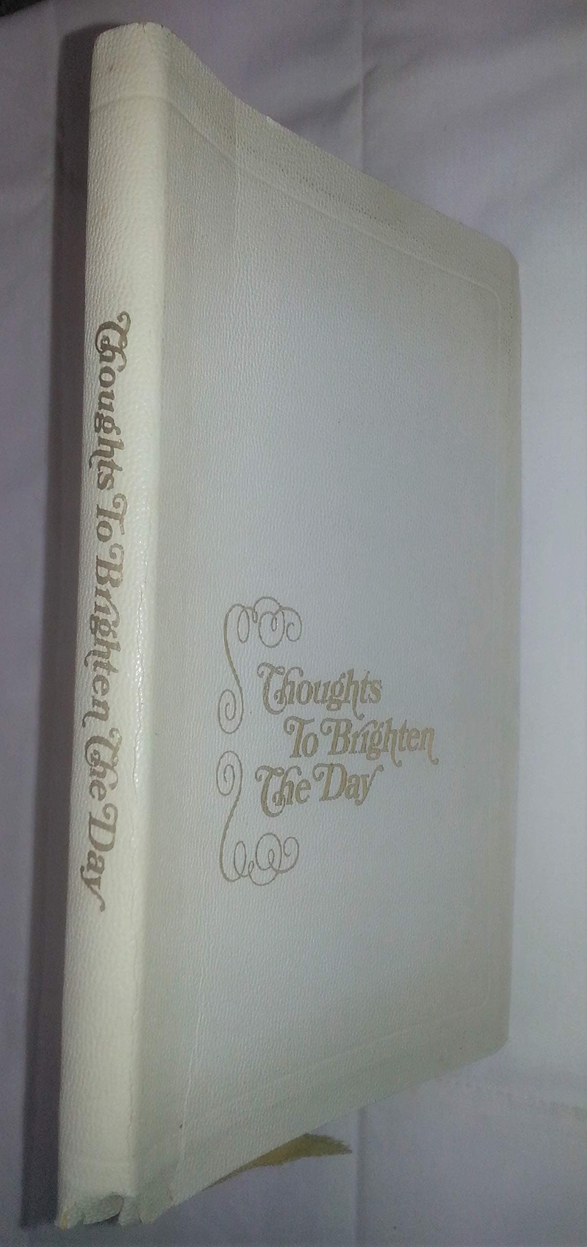 Thoughts to Brighten the Day [Hardcover] Jones, Thomas C., Editor and Kay Lovelace Smith by null