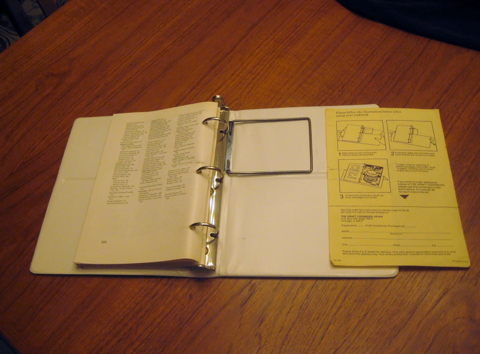 The Kraft Cookbook (75 Years Of Good Food Ideas) by Kraft Editors