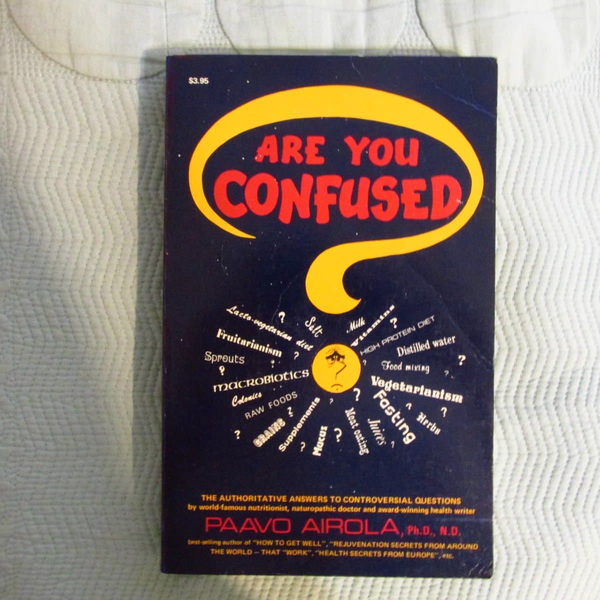 Are You confused? the authorative answers to controversial questions [Paperback] Paavo O. Airola and Leslie H. Salov M.D by null