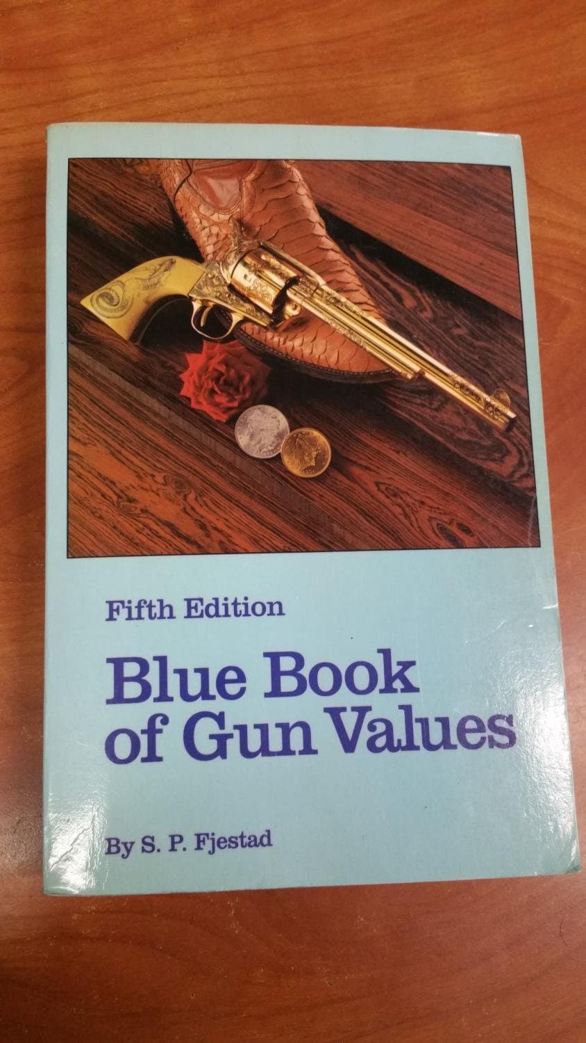 1984 Blue Book of Gun Values, Fifth Edition [Paperback] FJESTAD, S. P. by null