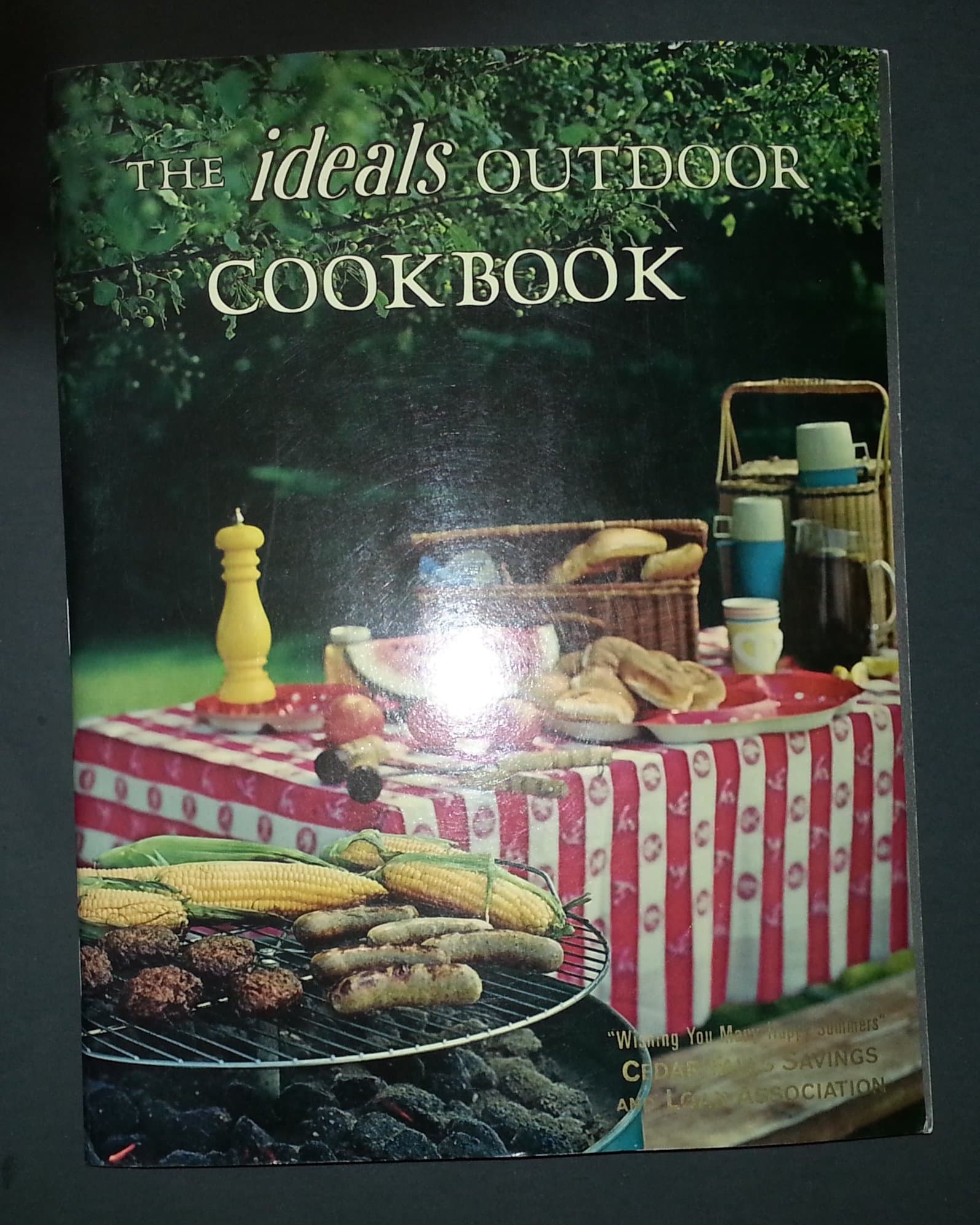 The Ideals Outdoor Cookbook [Paperback] IDEALS Staff by null