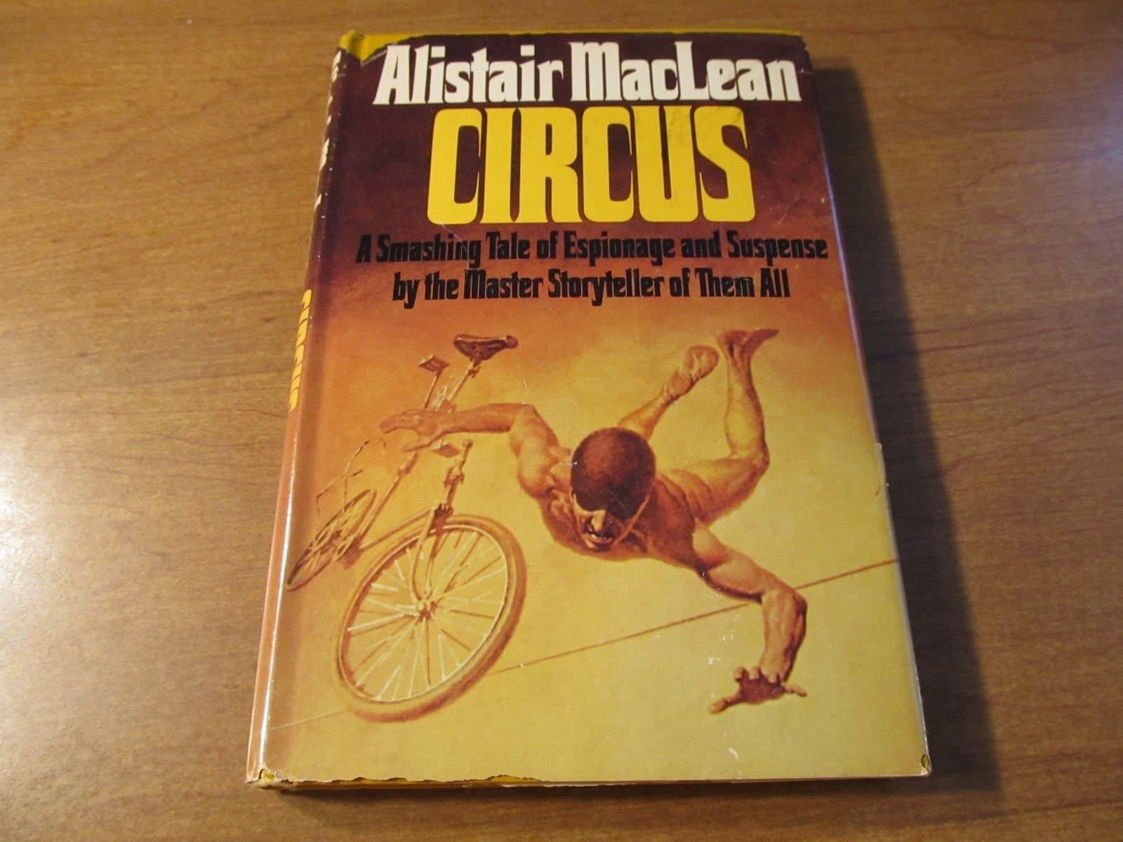 Circus [Paperback] Alistair MacLean by null