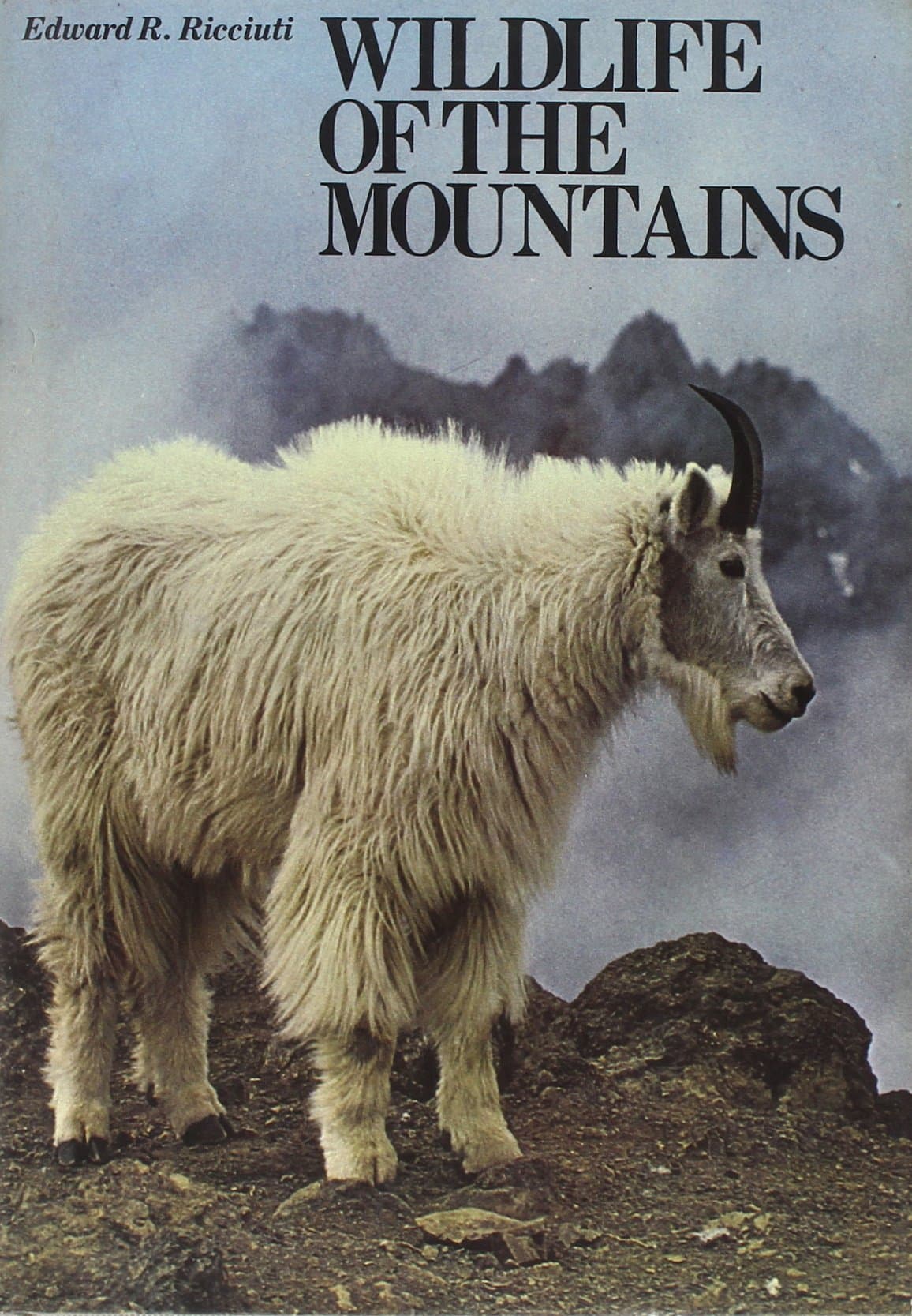 Wildlife of the mountains [Hardcover] RICCIUTI, Edward R. by null