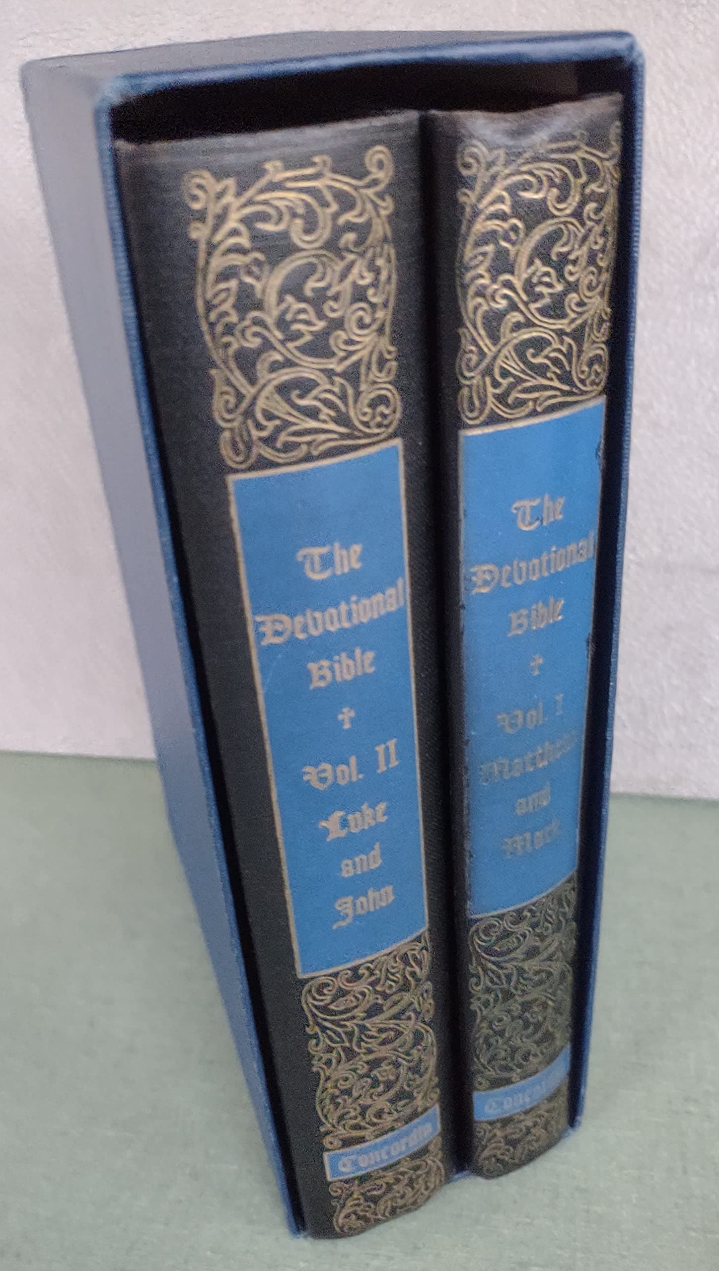 The Devotional Bible Centennial Series 2 Volume Set in Slipcase [Unknown Binding] unknown author by null