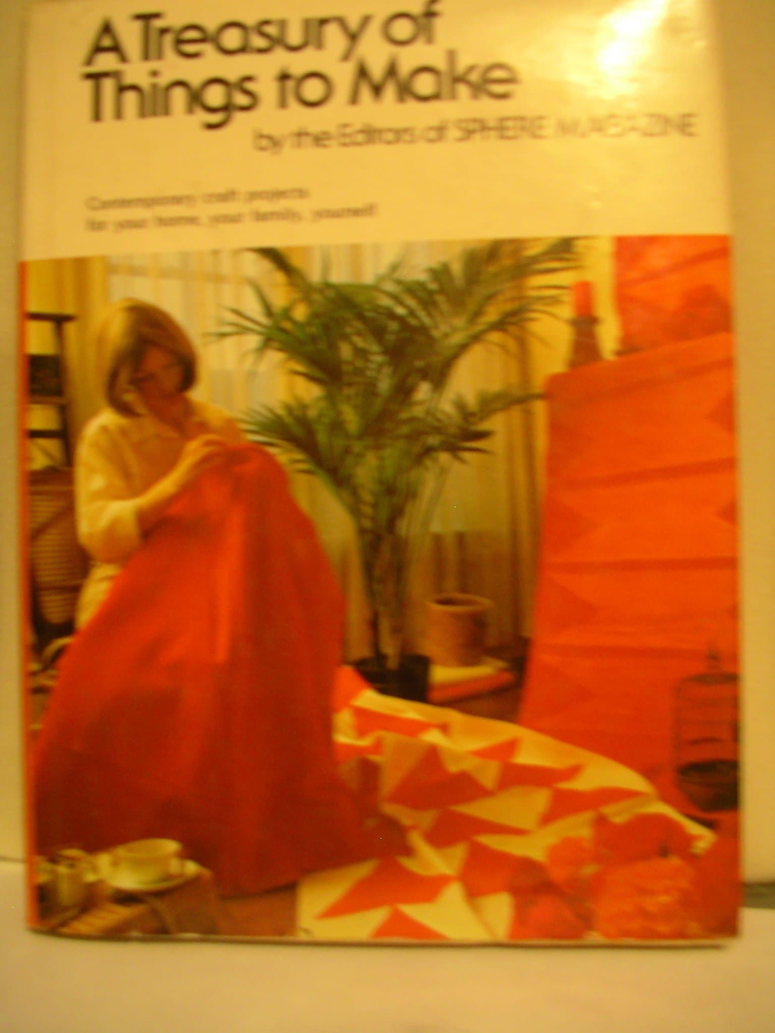 A Treasury of things to make [Loose Leaf] editors-of-sphere-mag by null
