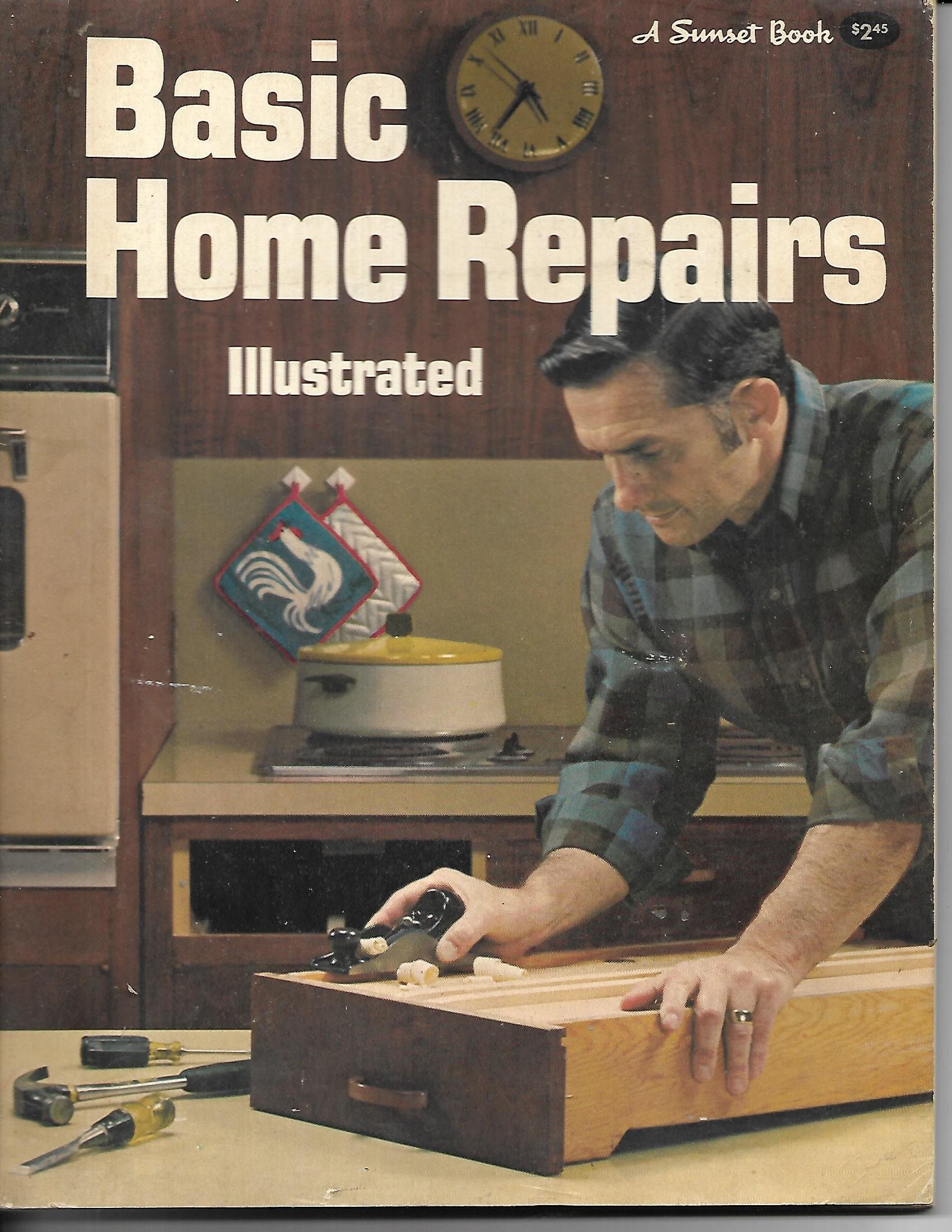 Basic Home Repairs Illustrated [Paperback] Editor Bob Thompson by null