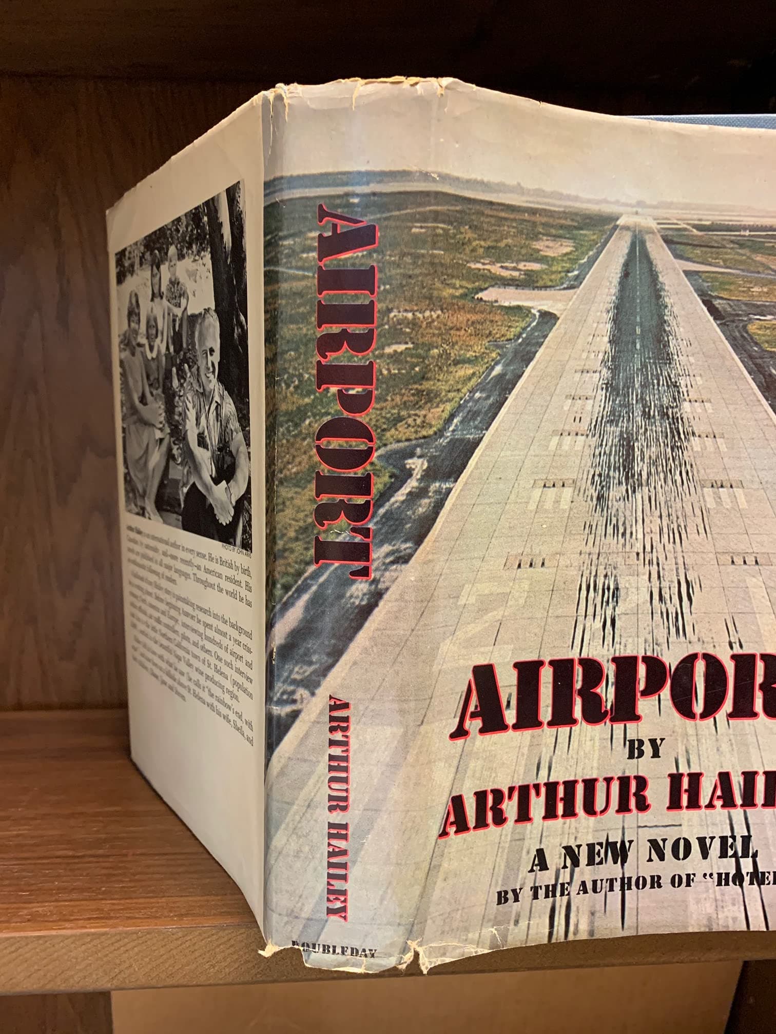 Airport by Arthur Hailey (2015-09-23) [Paperback] Arthur Hailey by null