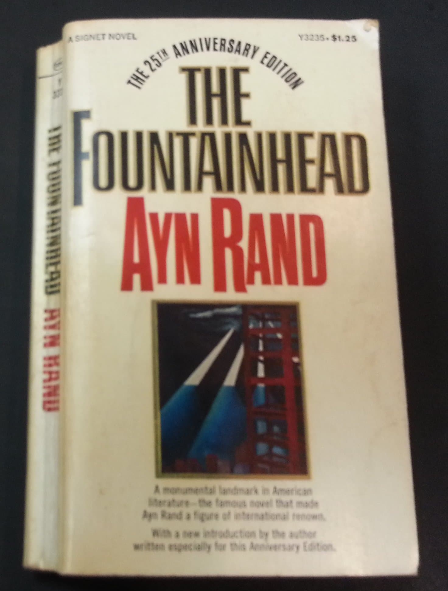 The Fountainhead (The 25th Anniversary Edition - Y3235) [Mass Market Paperback] Rand, Ayn by null