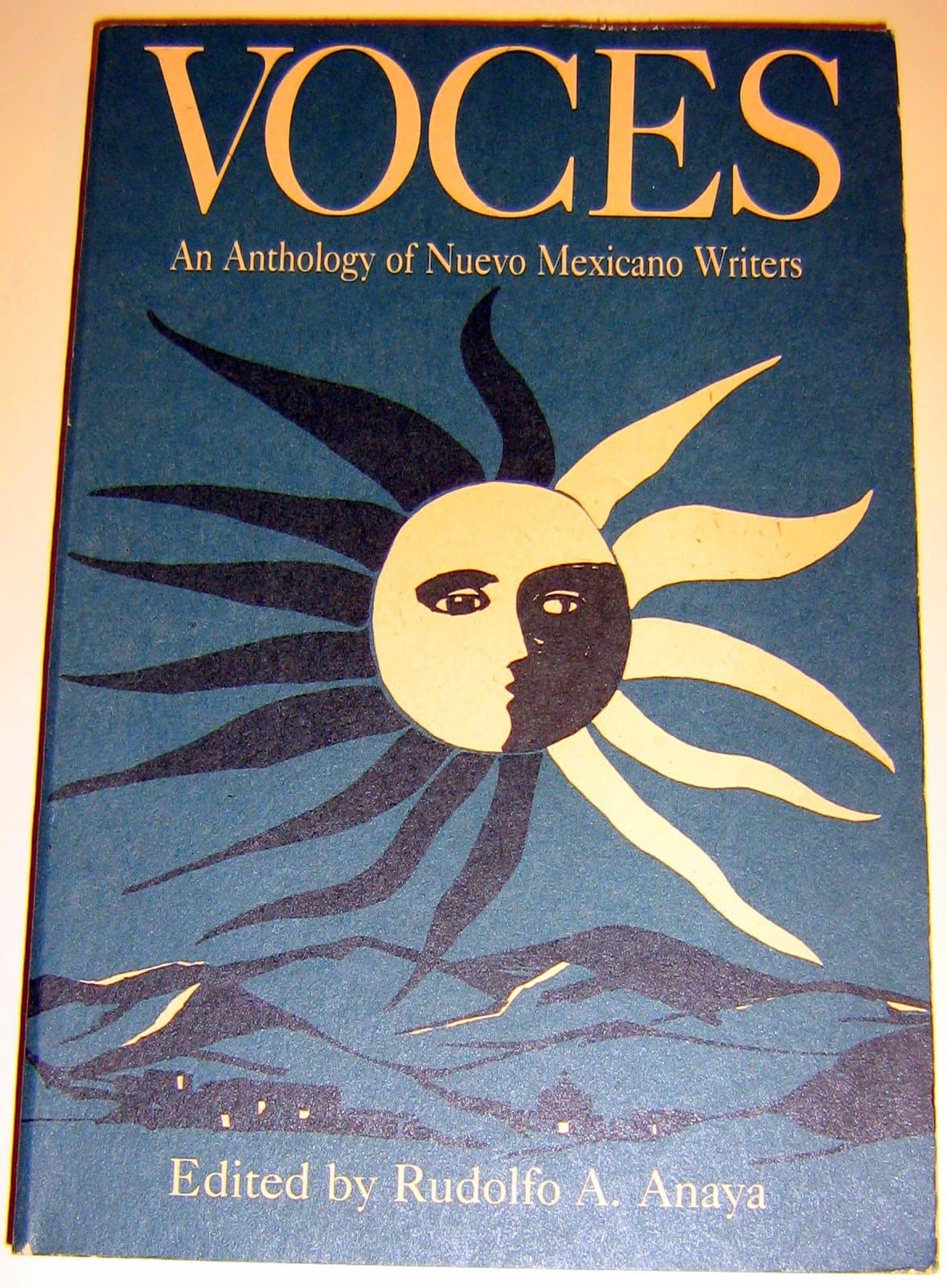 Voces: An Anthology of Nuevo Mexican Writers Anaya, Rudolfo A. by null