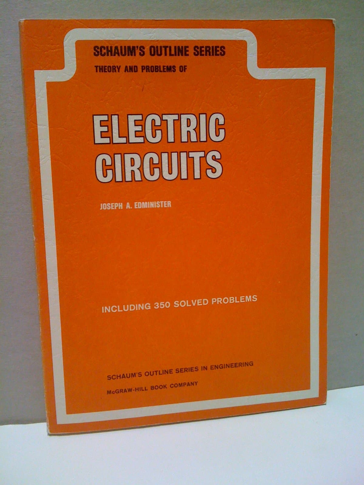 Schaums Outline Series: Theory and Problems of Electric Circuits [Paperback] Edminister Joseph A., Schaum by null