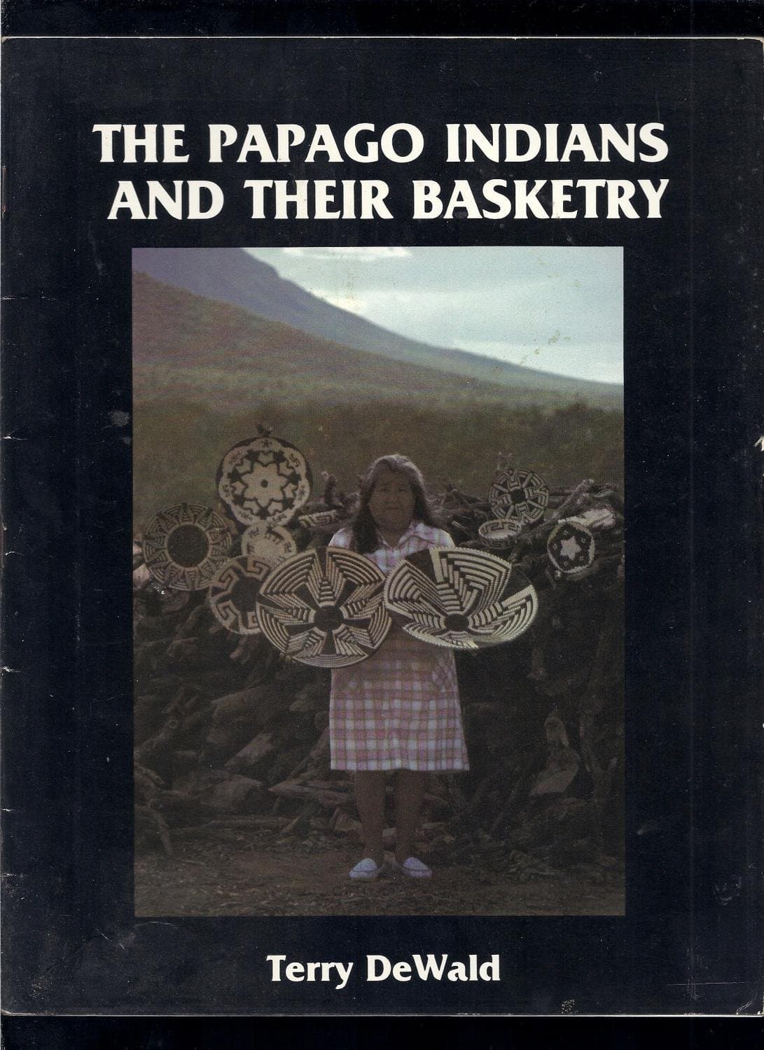 The Papago Indians and Their Basketry [Paperback] DeWald, Terry by null