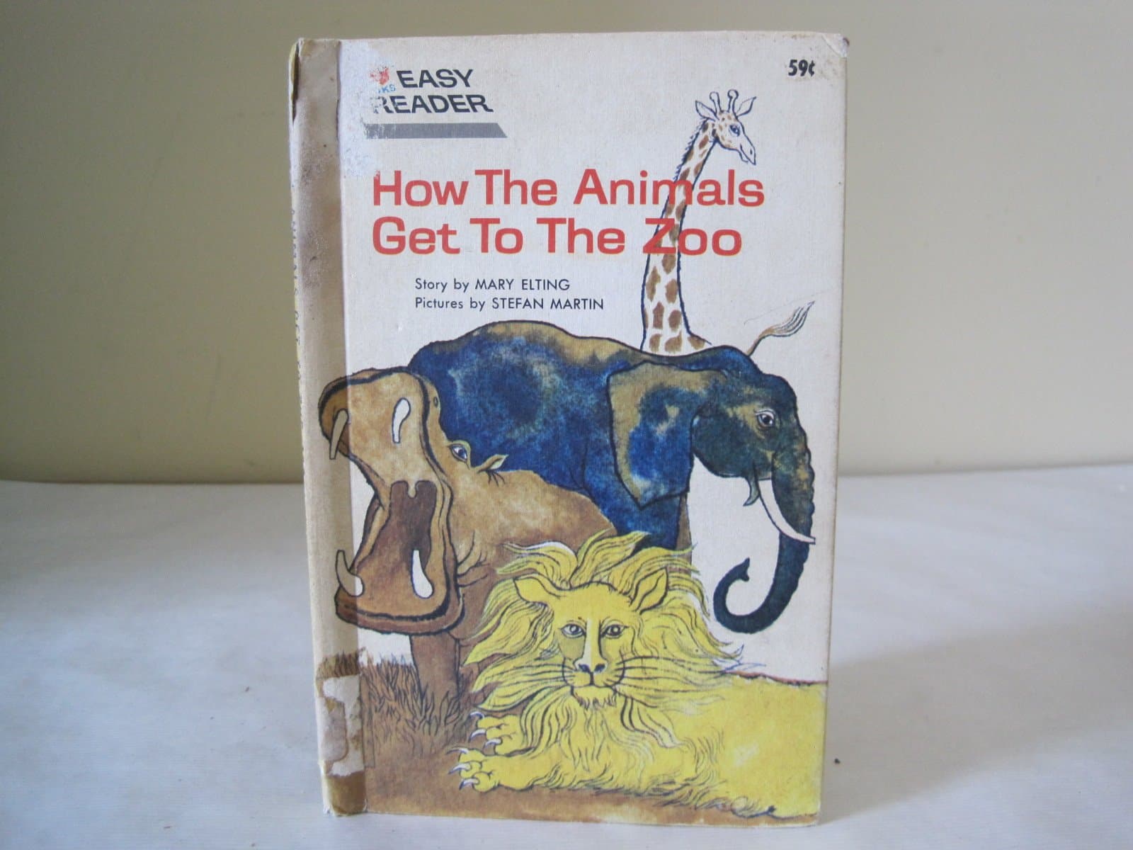 How The Animals Get To The Zoo: Wonder Books Easy Reader [Hardcover] Mary Elting and Stefan Martin by null