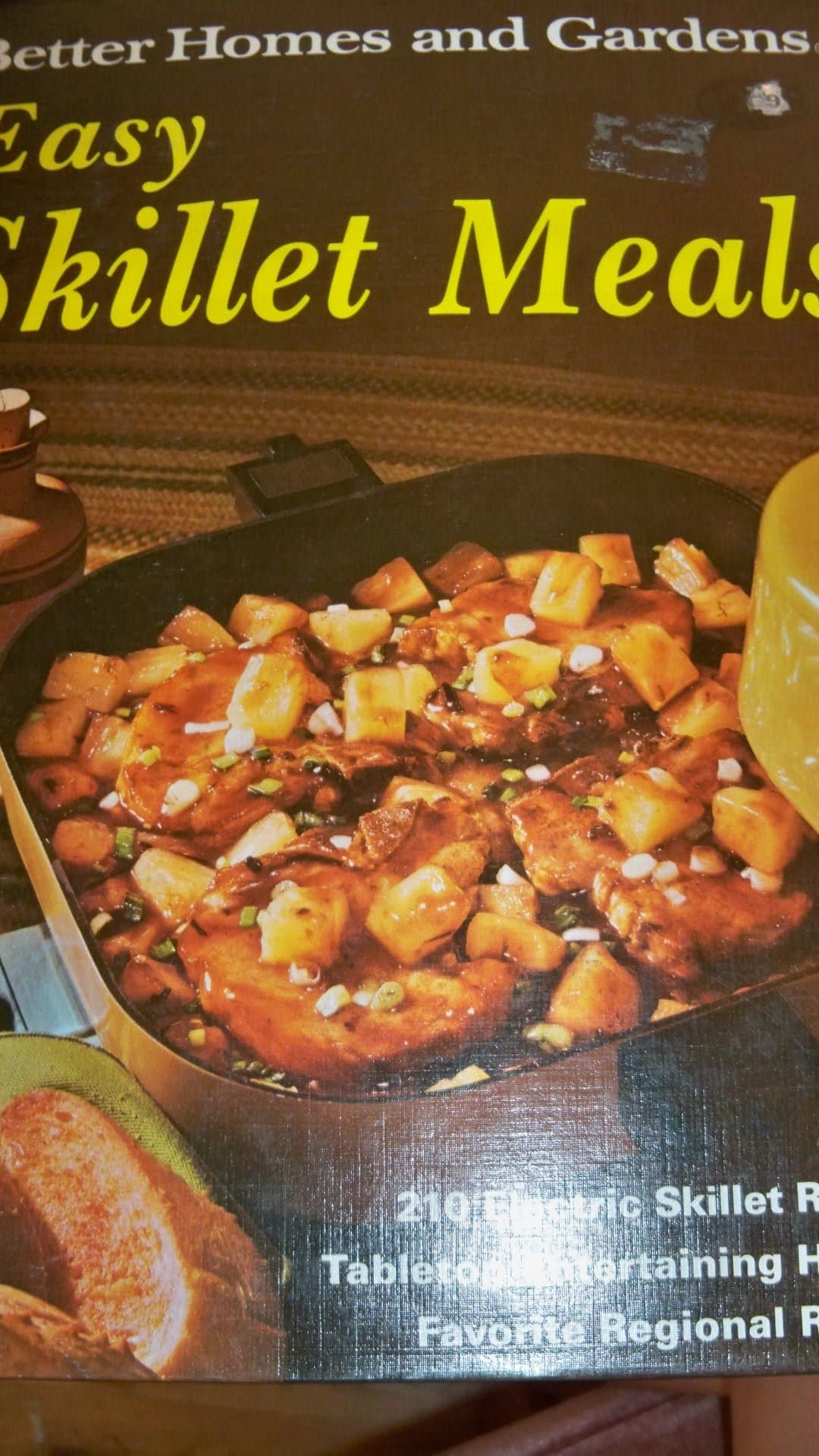 Better homes and gardens easy skillet meals (Better homes and gardens books) by Better Homes and Gardens