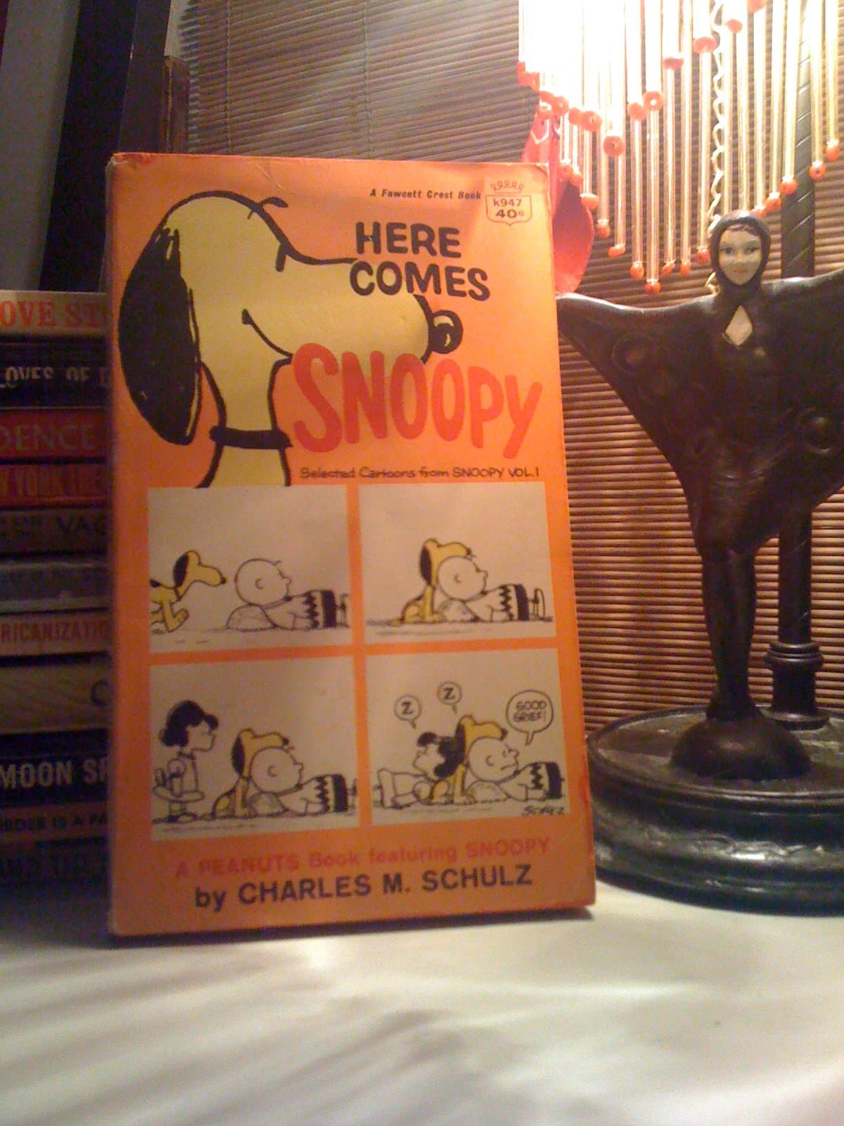 Here Comes Snoopy [Mass Market Paperback] Charles M. Schulz by null
