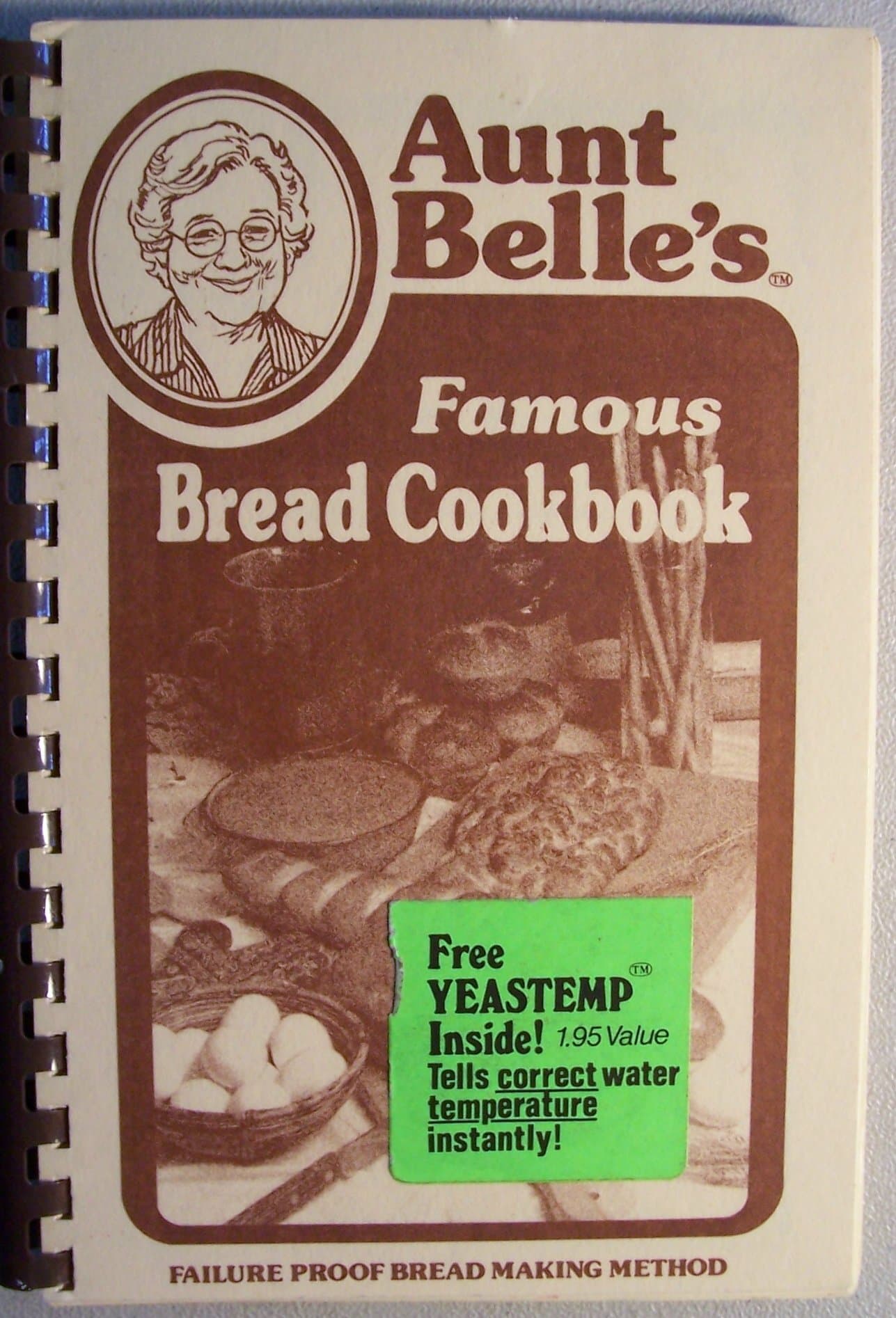 Aunt Belle's Famous Bread Cookbook (failure proof bread making method) [Plastic Comb] Aunt Belle by null