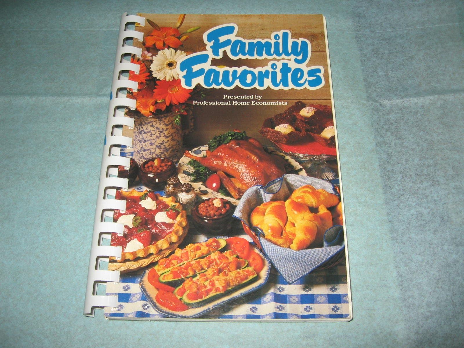 Family Favorites [Unknown Binding] California Home Economics Teachers by null
