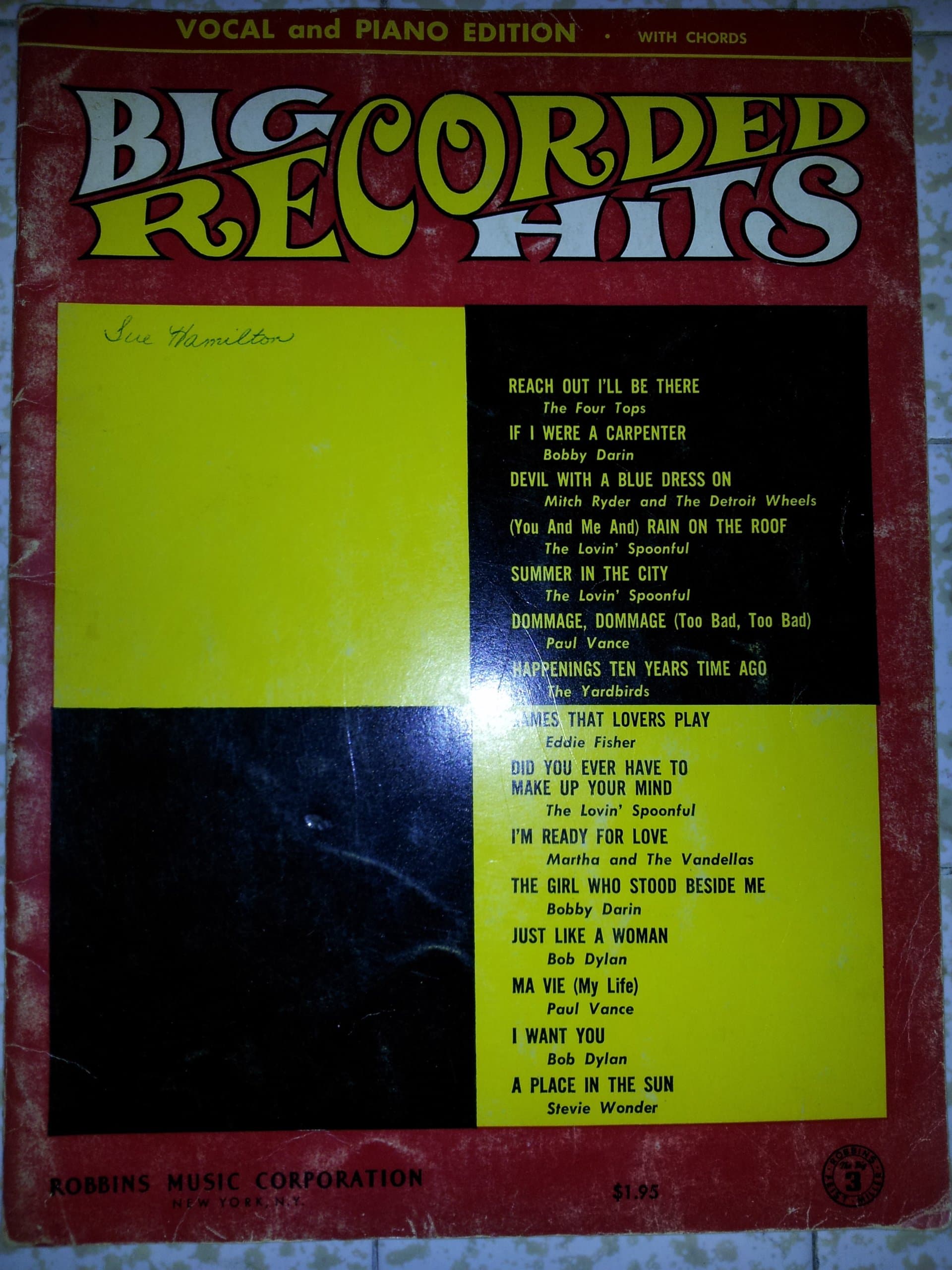 Big Recorded Hits - Vocal and Piano Edition with Chords 1967 [Paperback] Robbins Music Corporation by null