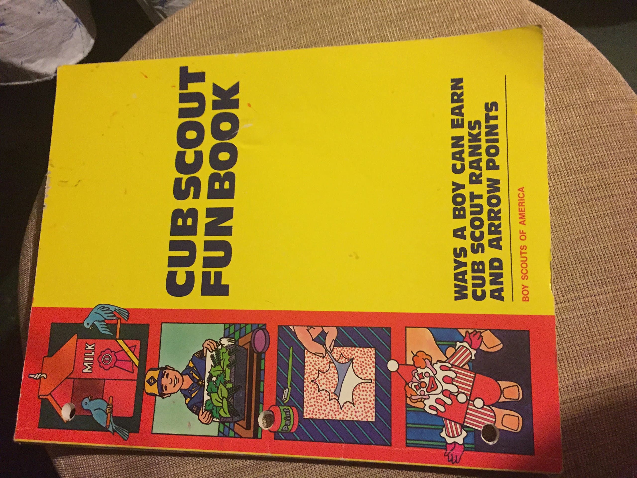 BOY SCOUTS OF AMERICA: CUB SCOUT FUN BOOK - WAYS A BOY CAN EARN CUB SCOUT RANKS AND ARROW POINTS [Paperback] BOY SCOUTS OF AMERICA by null