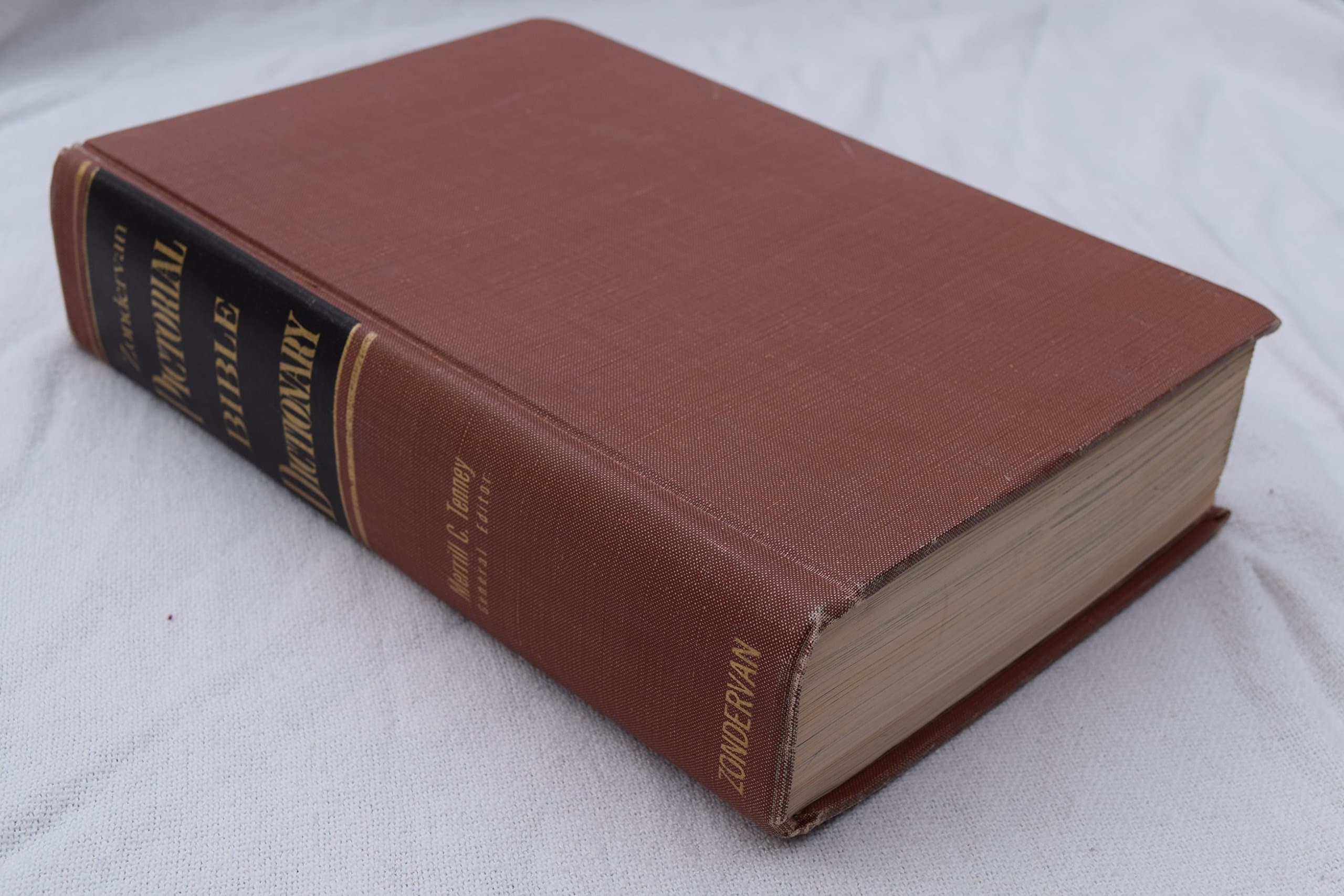 By Merrill C. TENNEY The Zondervan Pictorial Bible Dictionary (3rd) [Hardcover] [Hardcover] Merrill C. Tenney, general editor by null