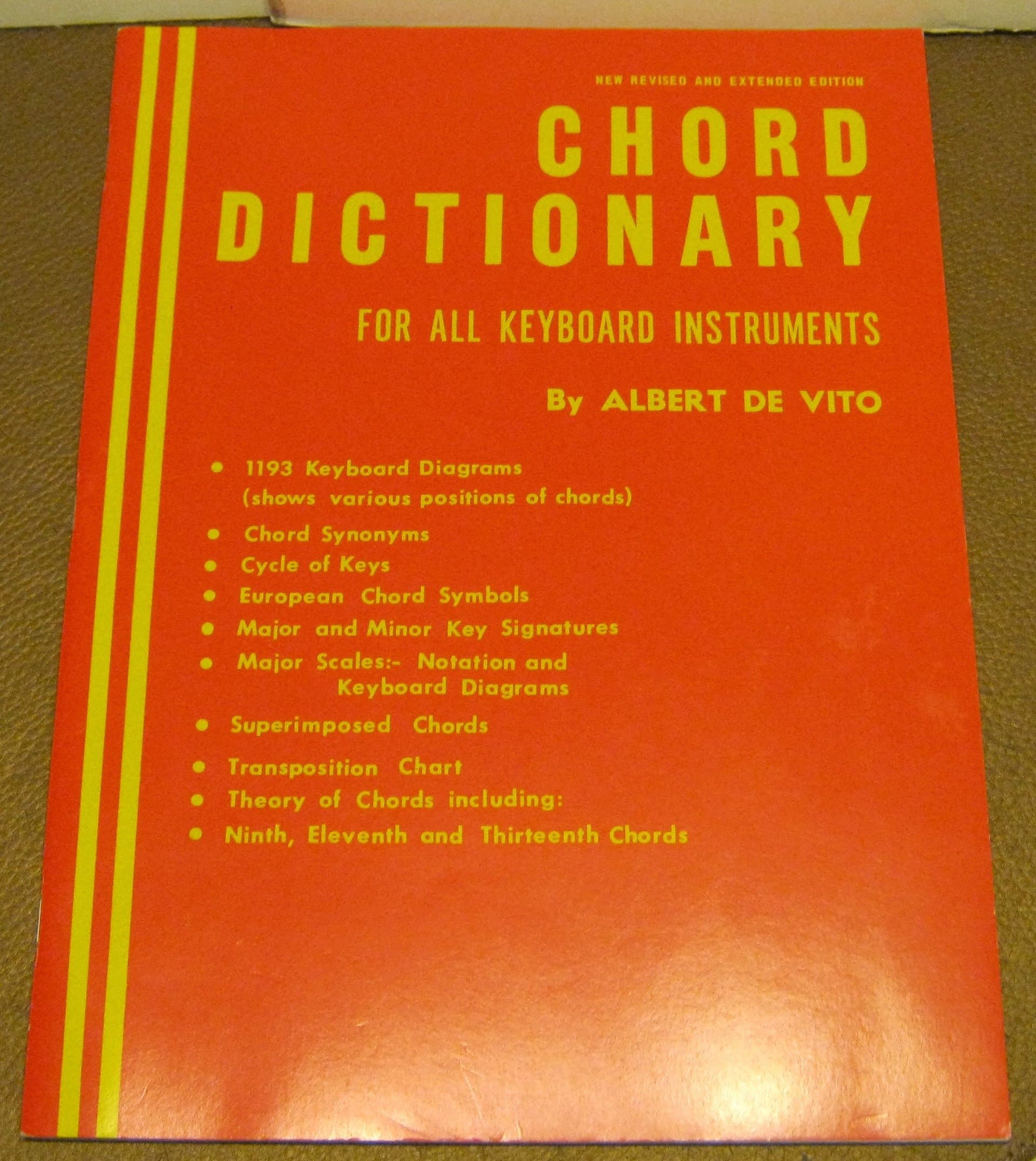 Chord Dictionary For All Keyboard Instruments [Paperback] Albert De Vito by null