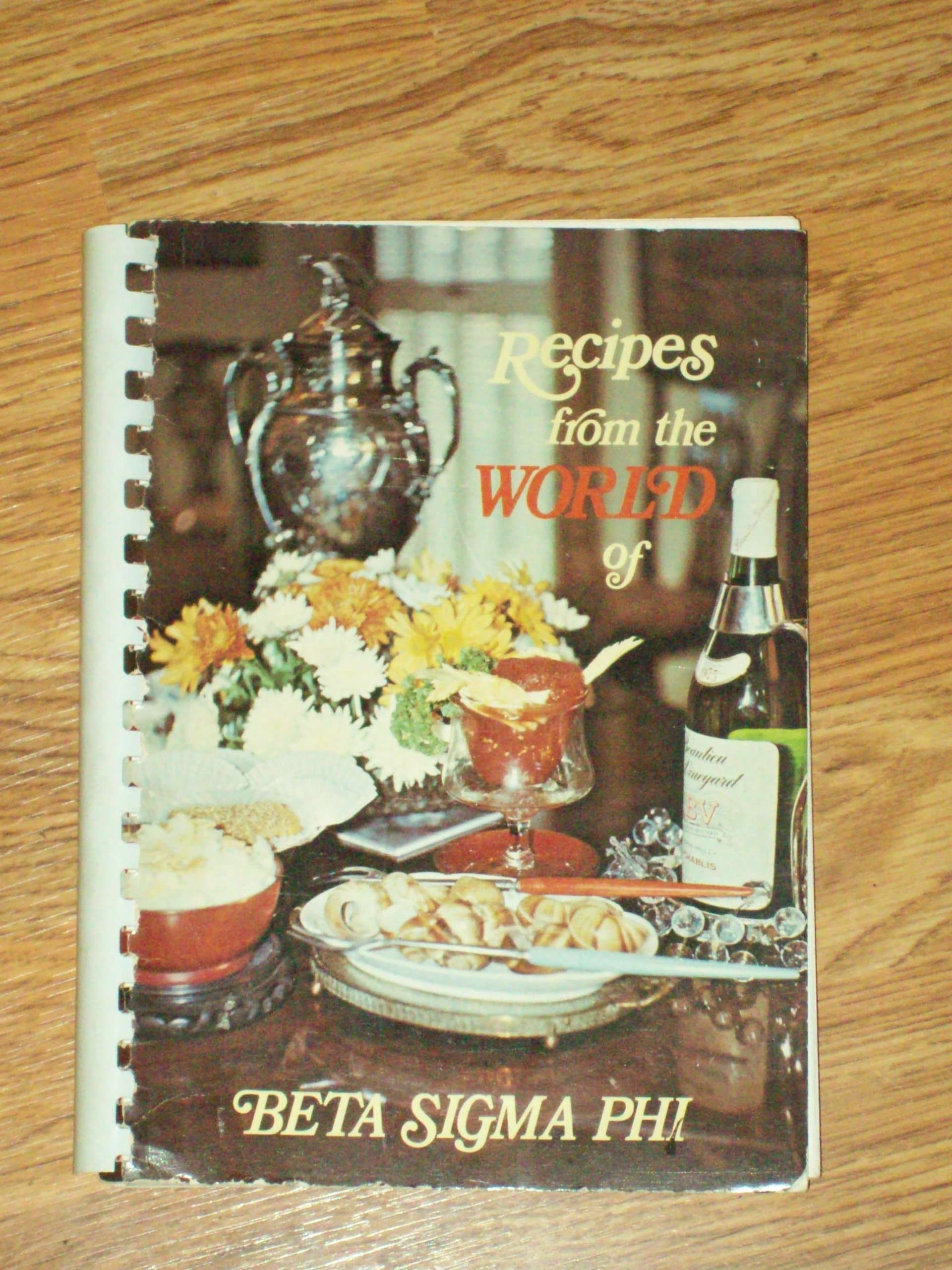 Recipes From the World of Beta Sigma Phi: Favorite Recipes of Beta Sigma Phi International Marge Thomas by null