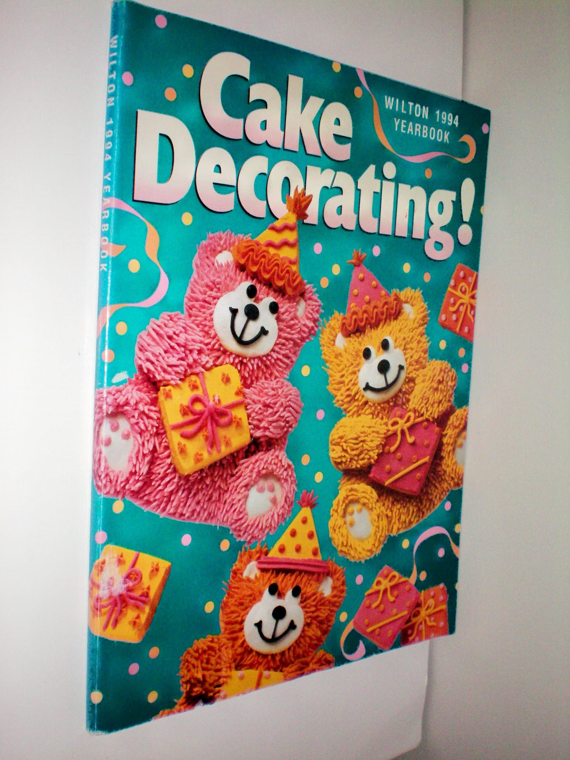 Wilton 1994 Yearbook of Cake Decorating by Wilton Enterprises