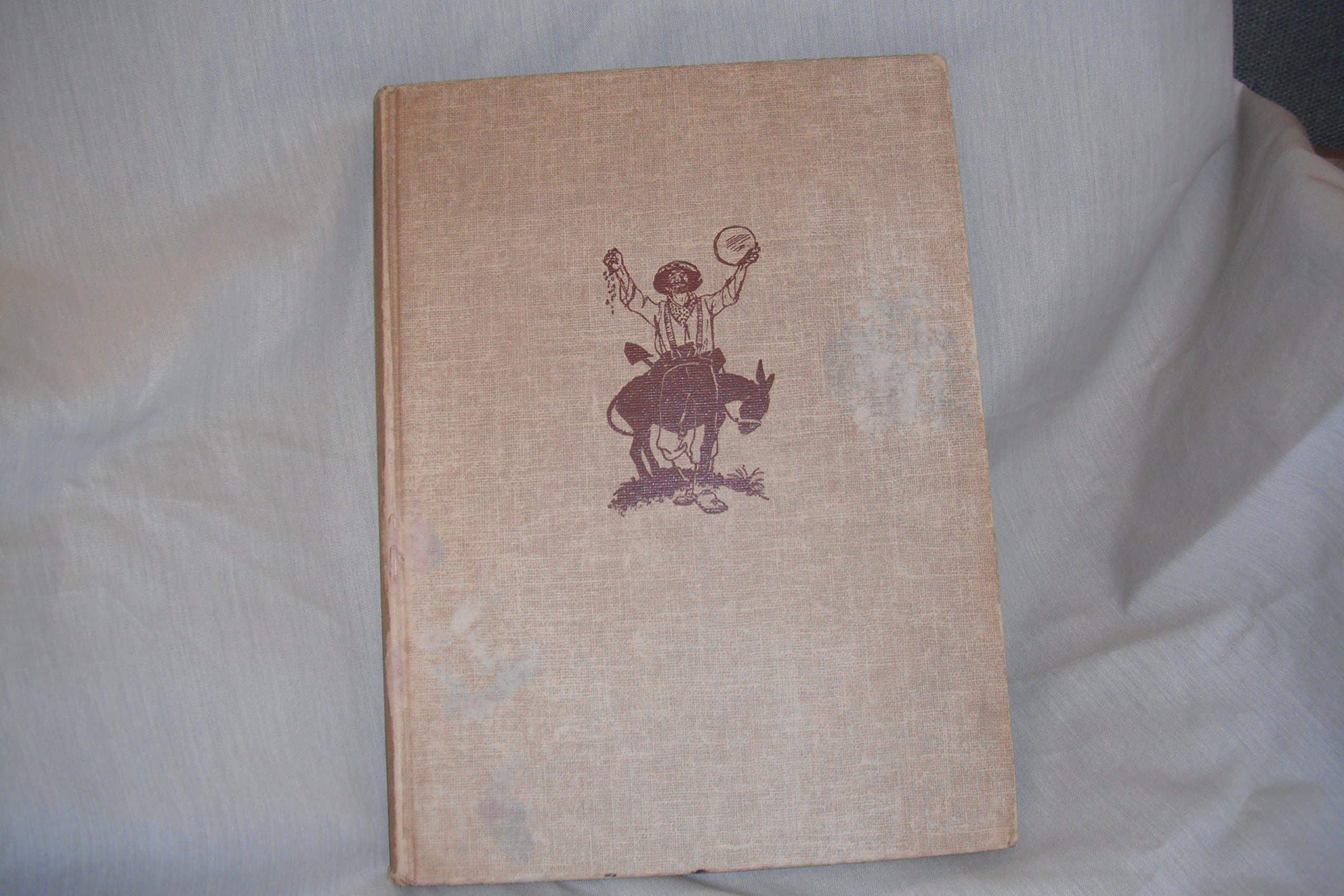 Lost Treasure Trails [Hardcover] Penfield, Thomas and Robert Glaubke (illustrator) by null