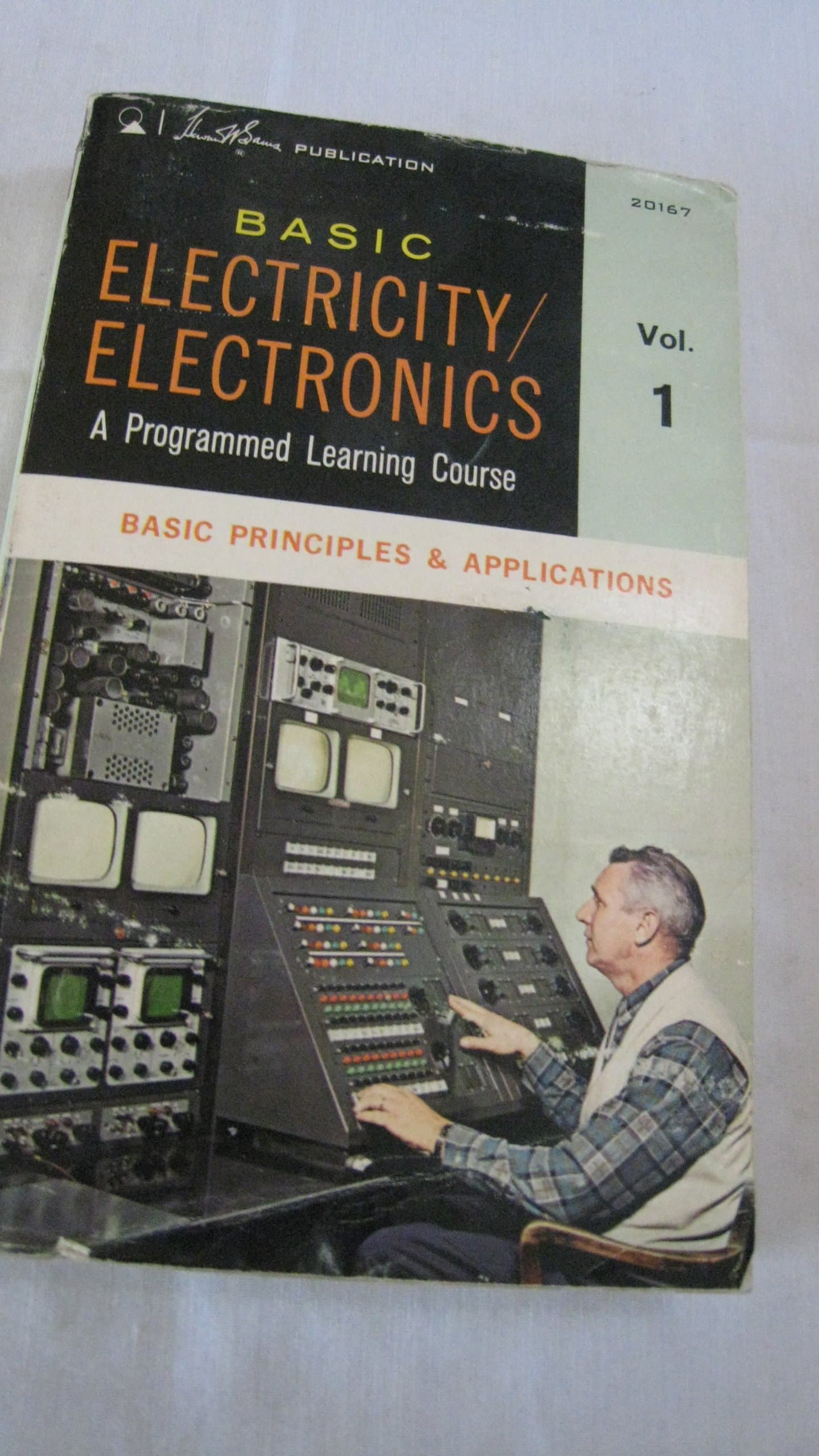 Basic Electricity/Electronics Volume 1 Basic Principles & Applications (Basic Electricity/Electronics, Vol. 1) [Paperback] Inc. Training and Retraining by null