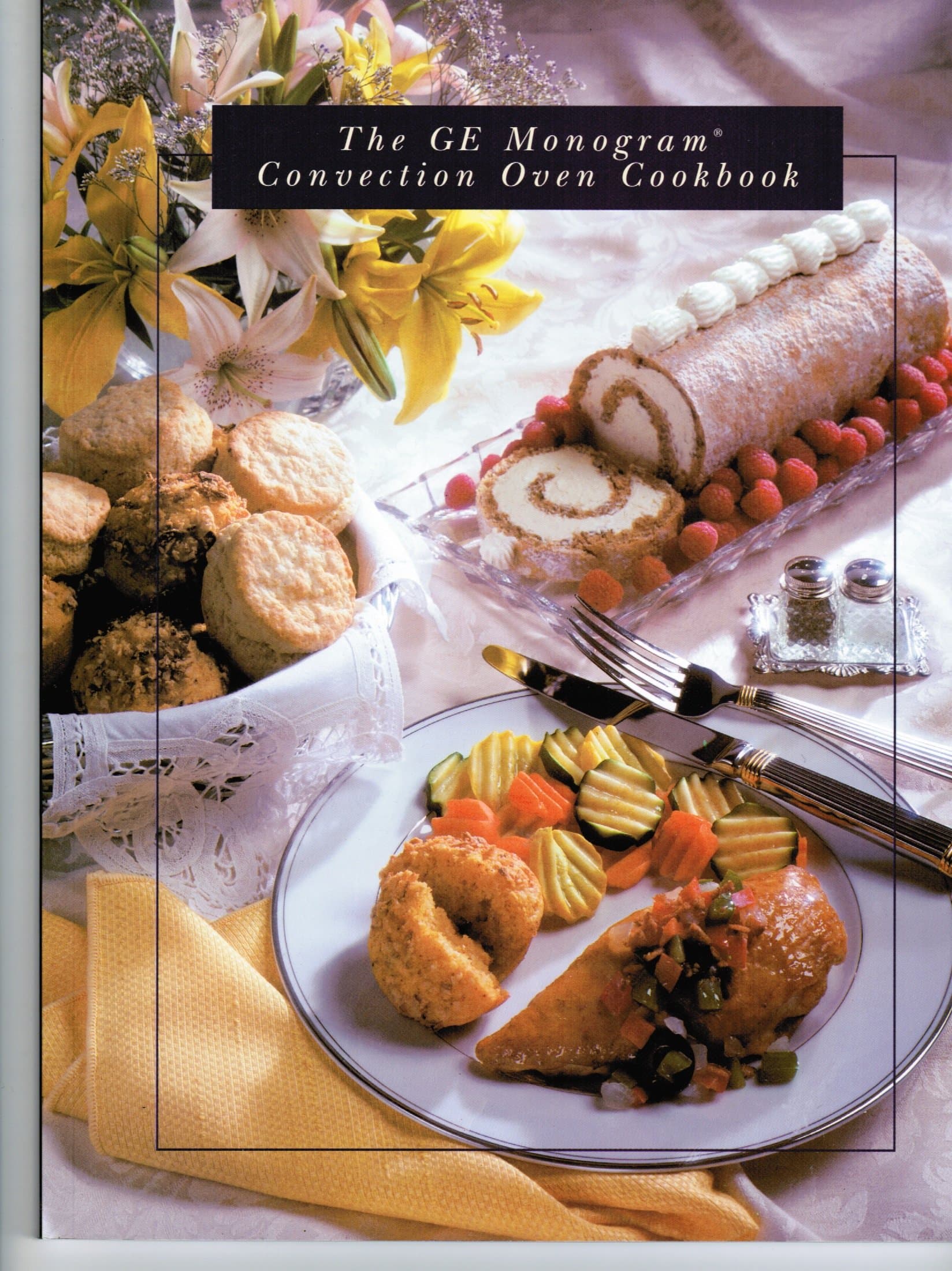 The Ge Monogram Convection Oven Cookbook [Paperback] General Electric Company by null