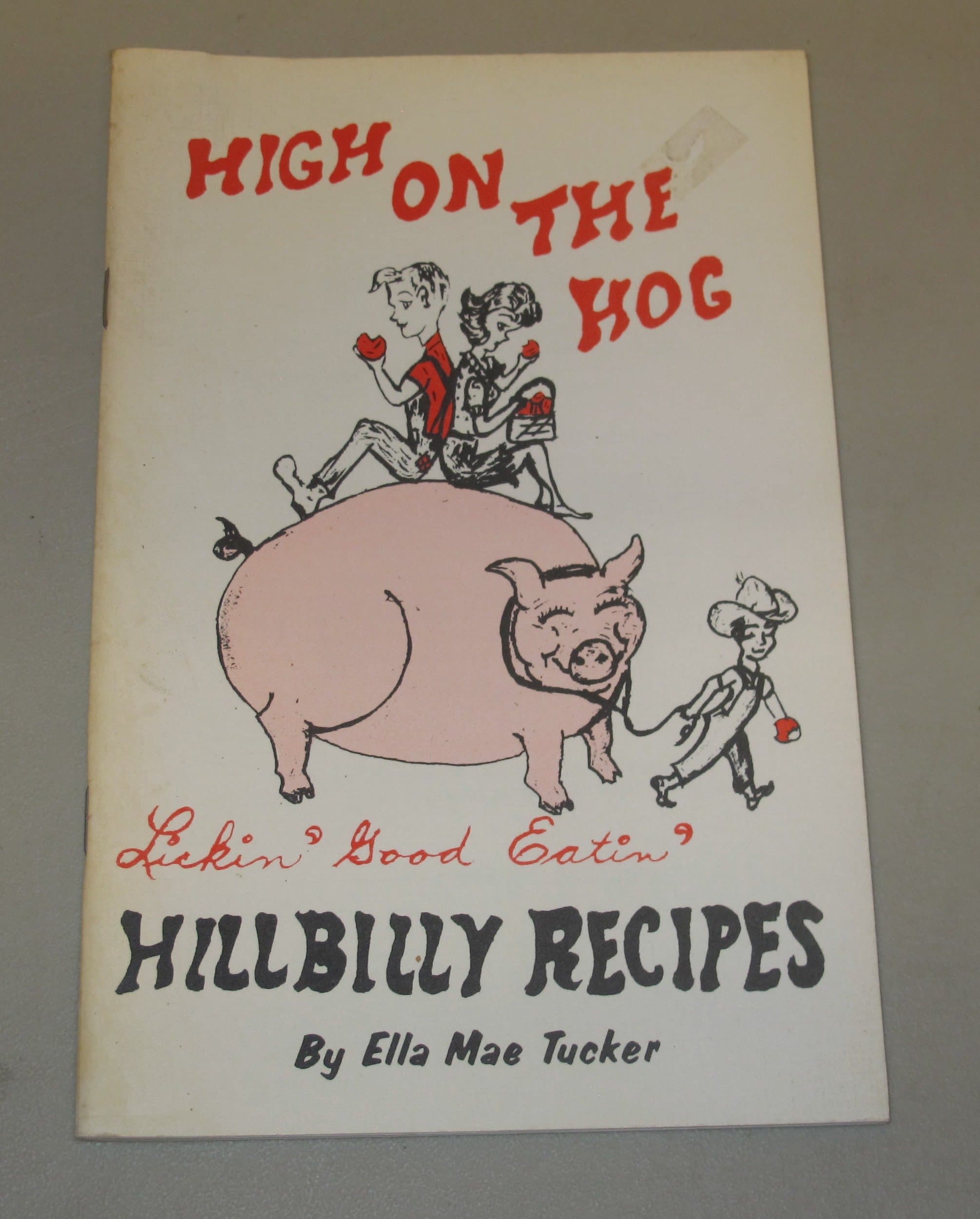 High on the Hog Hillbilly Recipes. [Paperback] Ella Mae Tucker by null