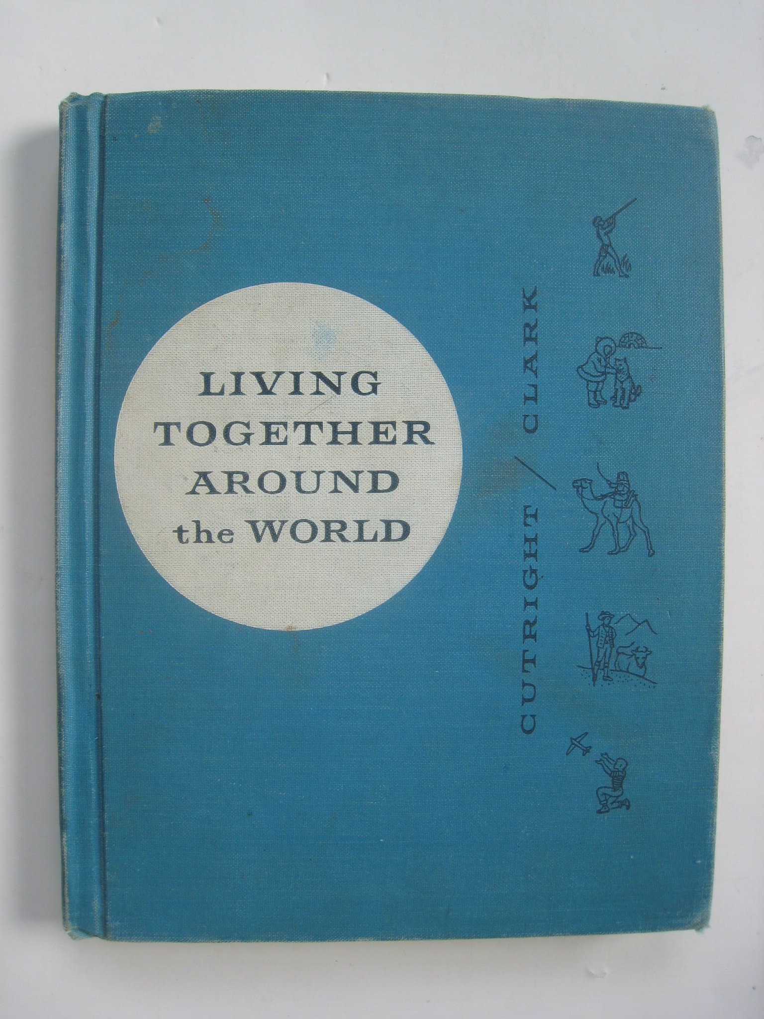 Living Together Around the World [Hardcover] Prudence Cutright , Mae Knight Clark by null