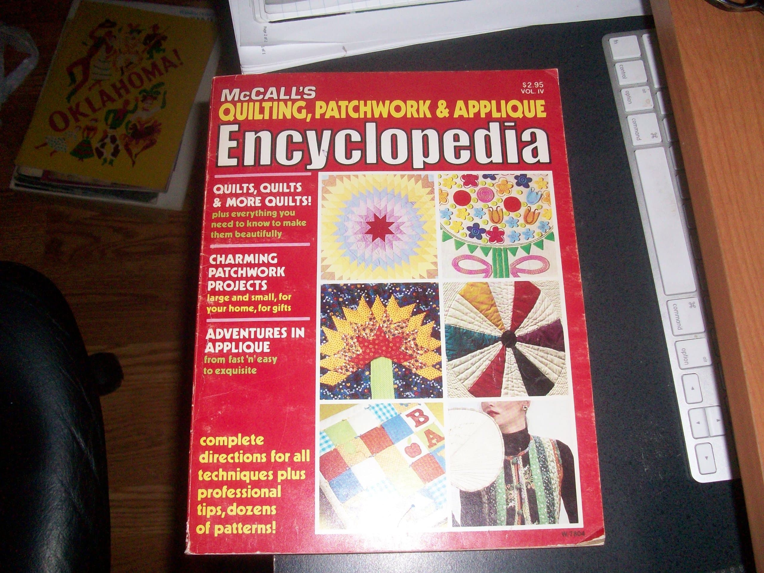 McCall's Quilting, Patchwork & Applique Encyclopedia Volume 4 [Paperback] Editors Of McCall's Needlework & Crafts Magazine by null