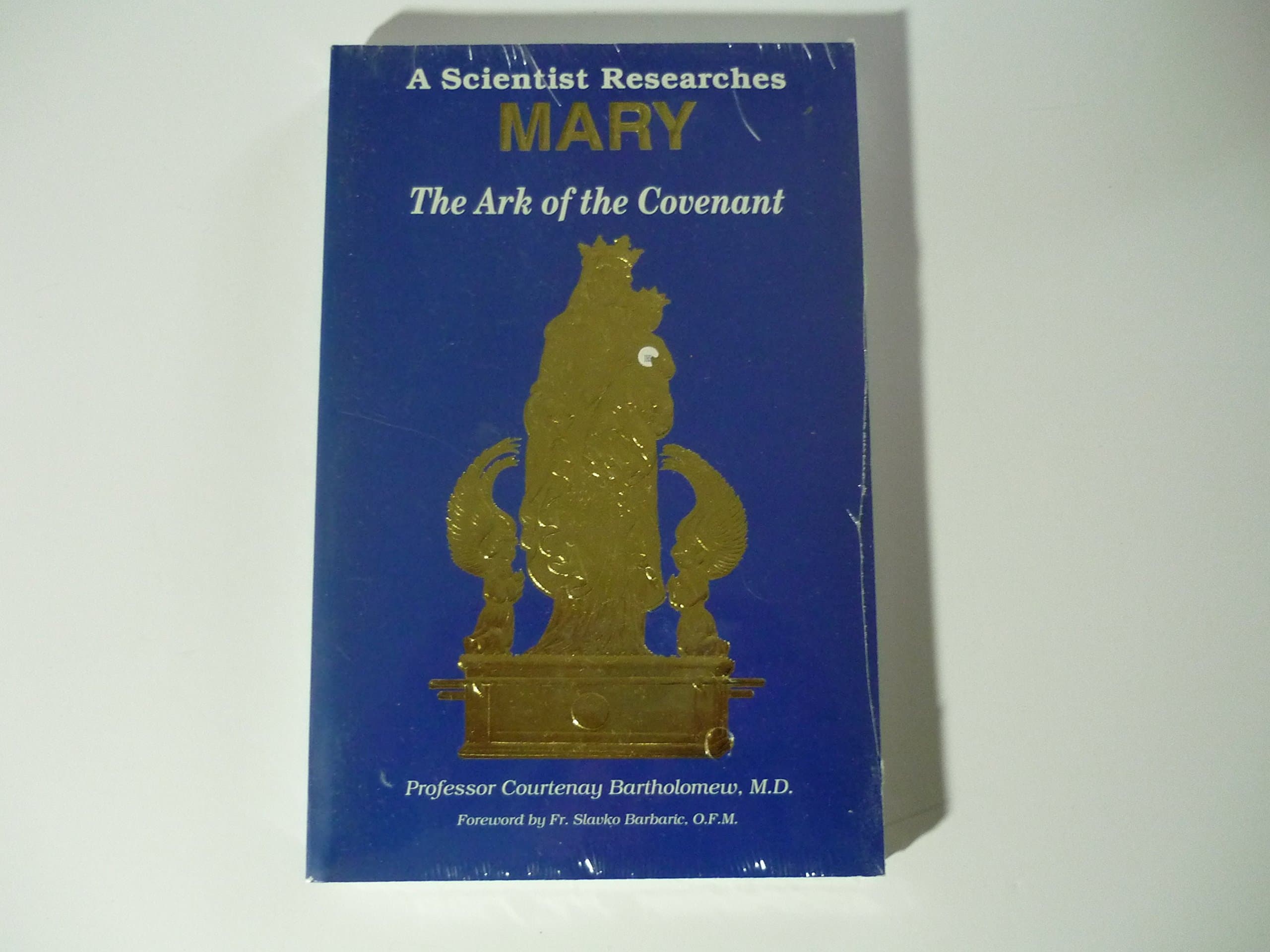 A Scientist Researches Mary, Ark Of The Covenant [Paperback] Courtenay, Bartholomew and Barbaric, Slavko by null