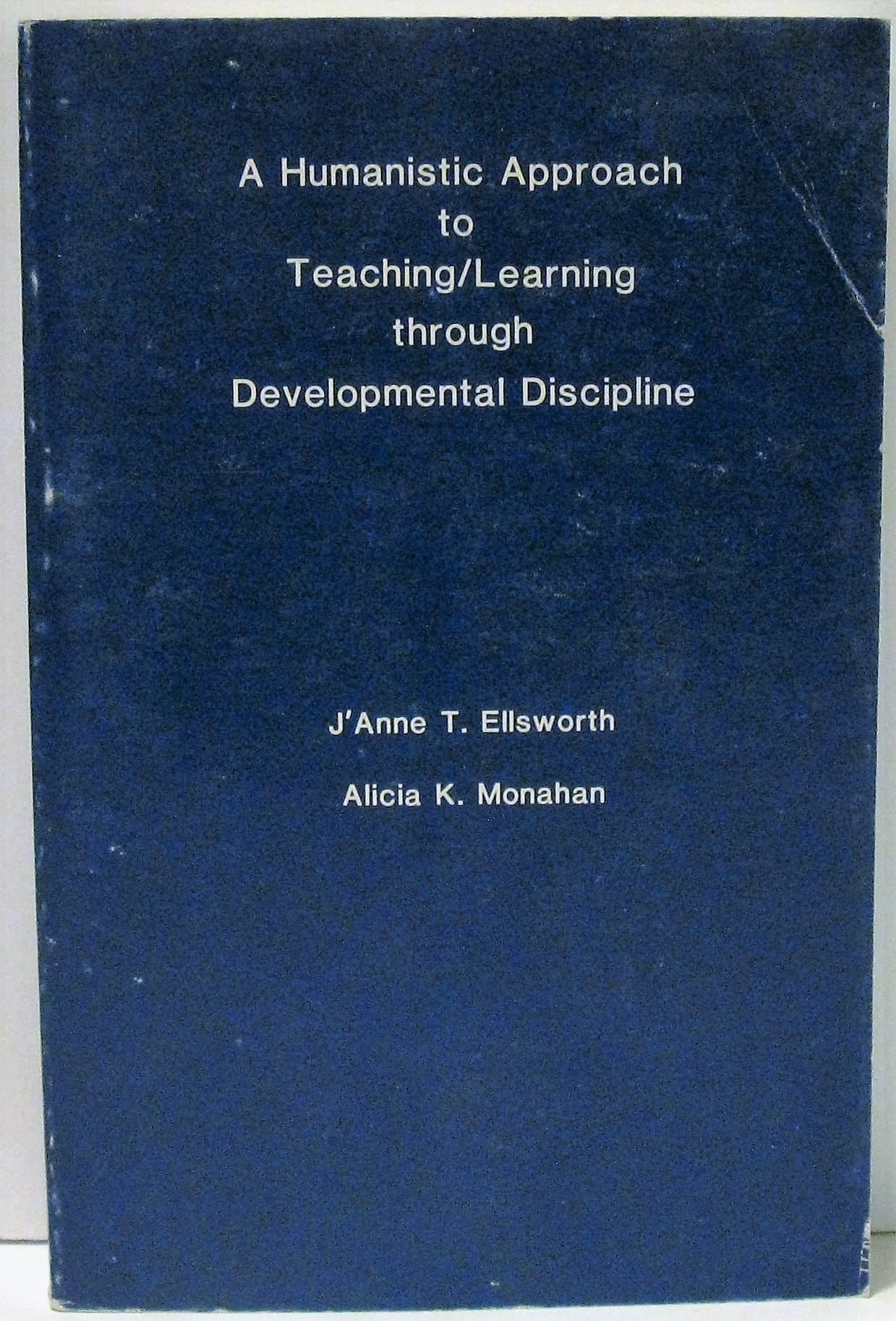 A Humanistic Approach to Teaching / Learning Through Developmental Discipline [Paperback] J'Anne T. Ellsworth by null