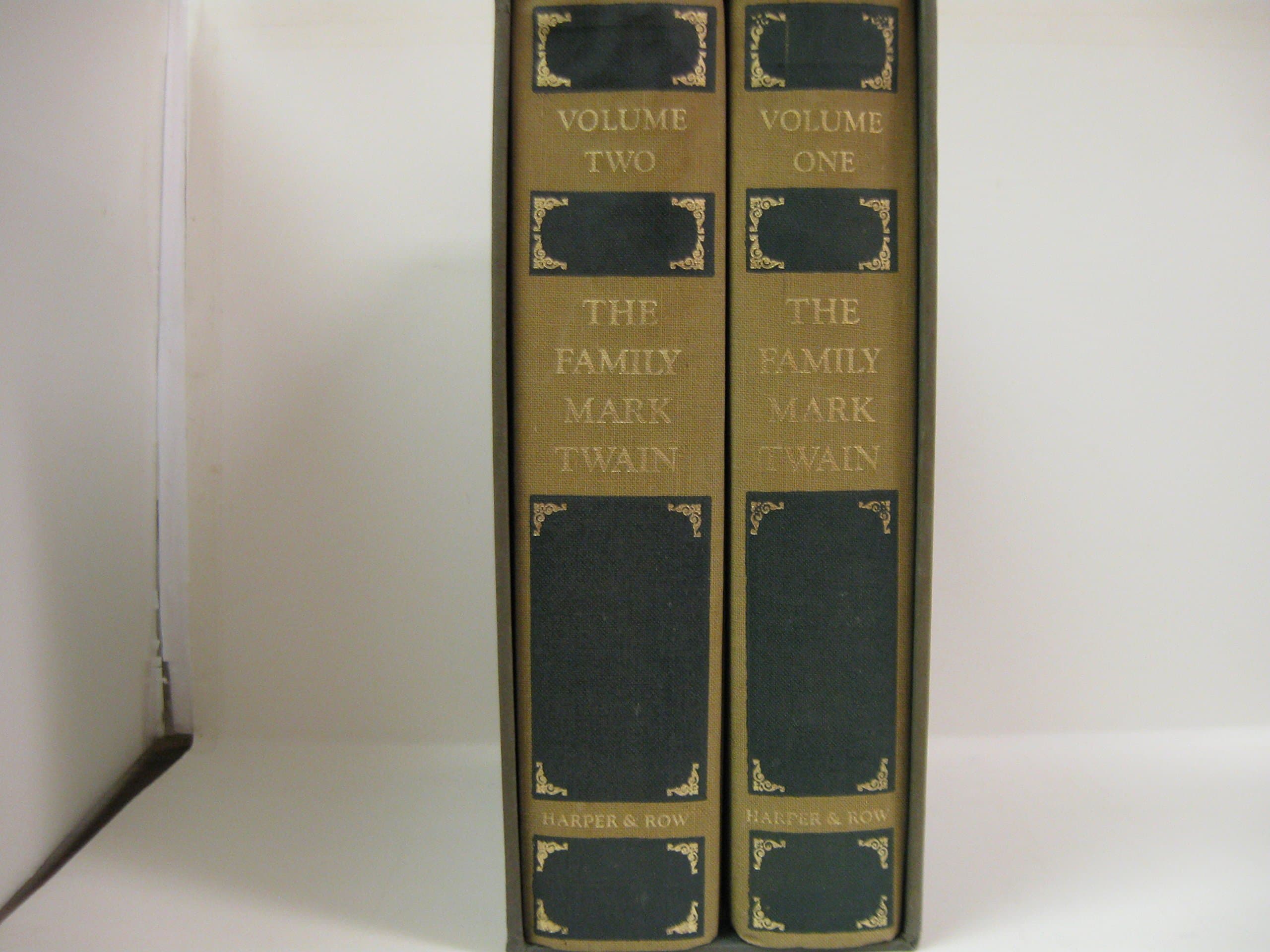 THE FAMILY MARK TWAIN, VOLS. 1-2 COMPLETE IN SLIPCASE [Unknown Binding] unknown author by null
