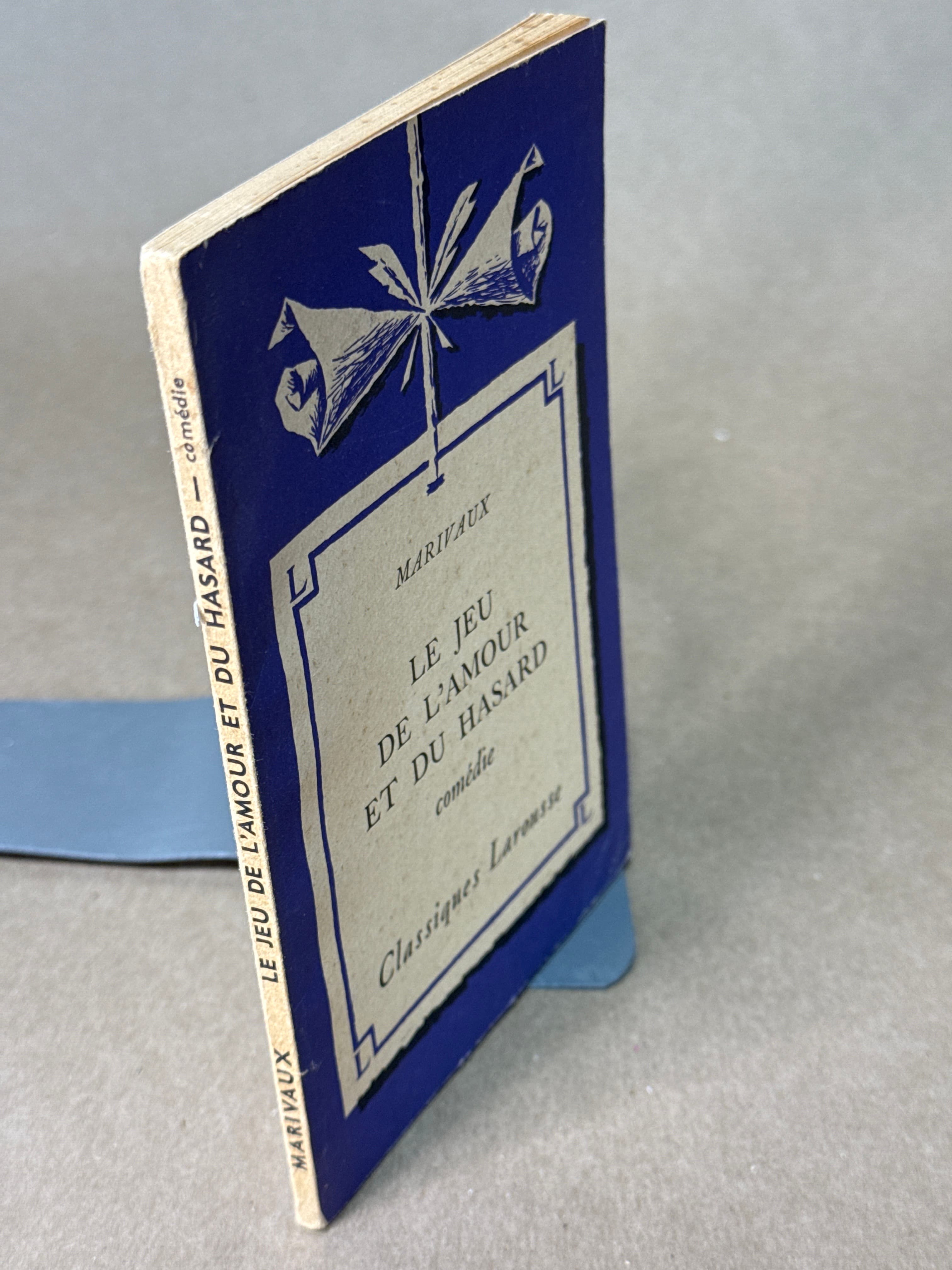 Le Jeu de l'Amour et du Hasard by Marivaux - quarter view showing binding condition