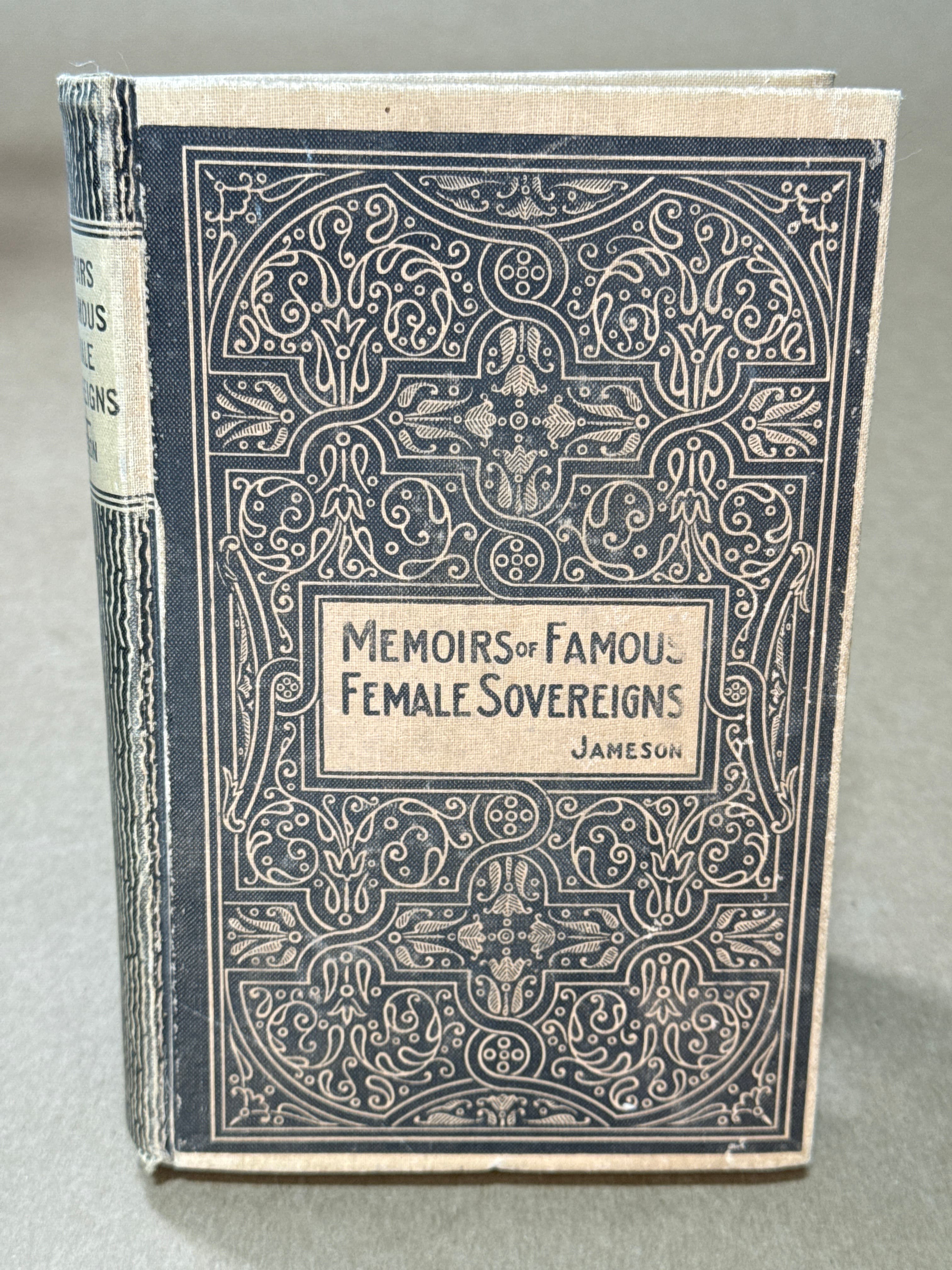 Memoirs of Famous Female Sovereigns [Hardcover] Mrs Jameson 1910 by Mrs. Jameson - front cover