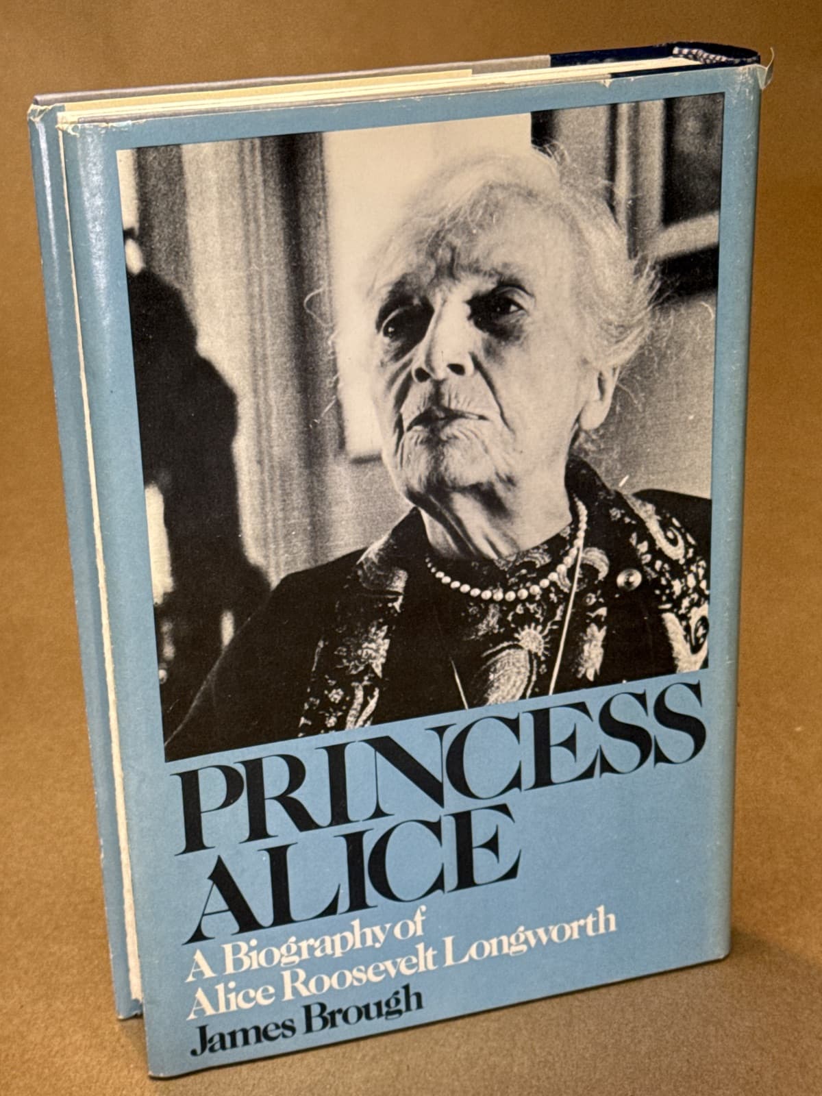 Princess Alice: A Biography of Alice Roosevelt Longworth by James Brough - quarter view showing binding condition