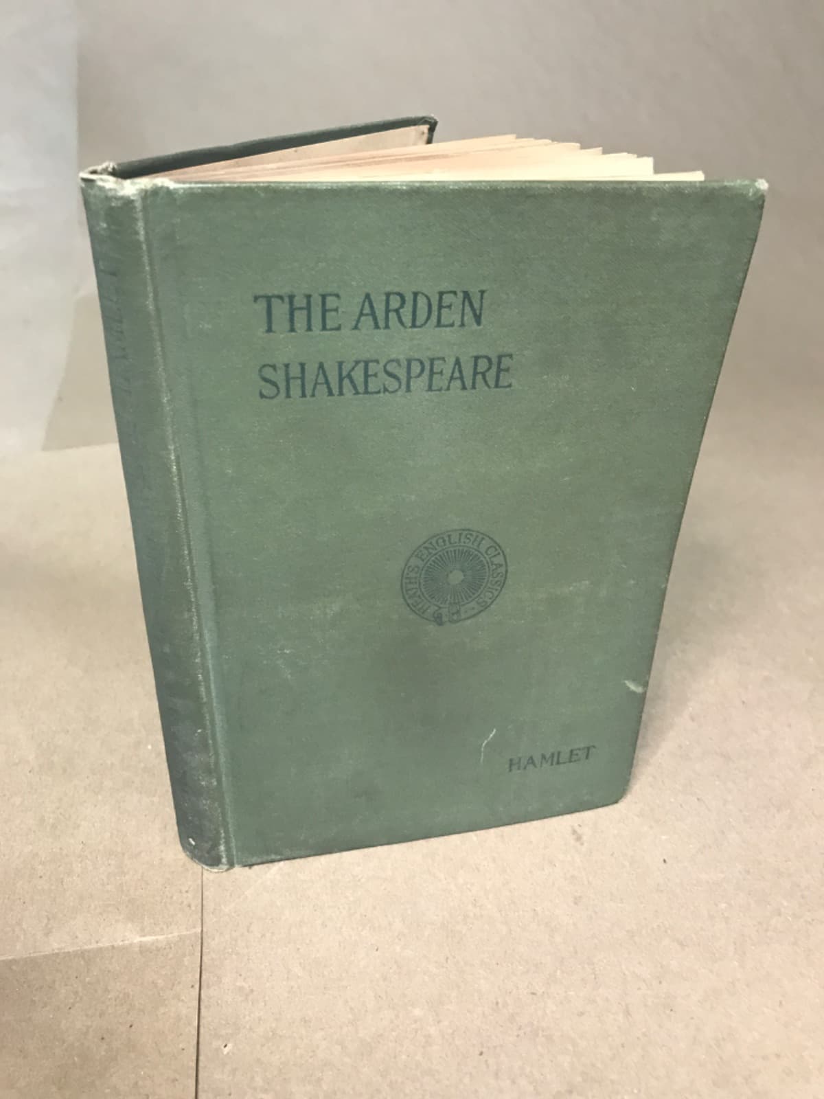 Arden Shakespeare - The Tragedy of Hamlet - 1897 - quarter view showing binding condition