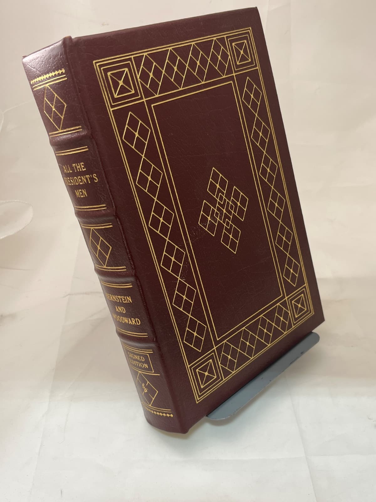 All the President's Men - Bernstein,Woodward - Easton Press - NO SIGNATURE by Carl Bernstein and Bob Woodward - front cover